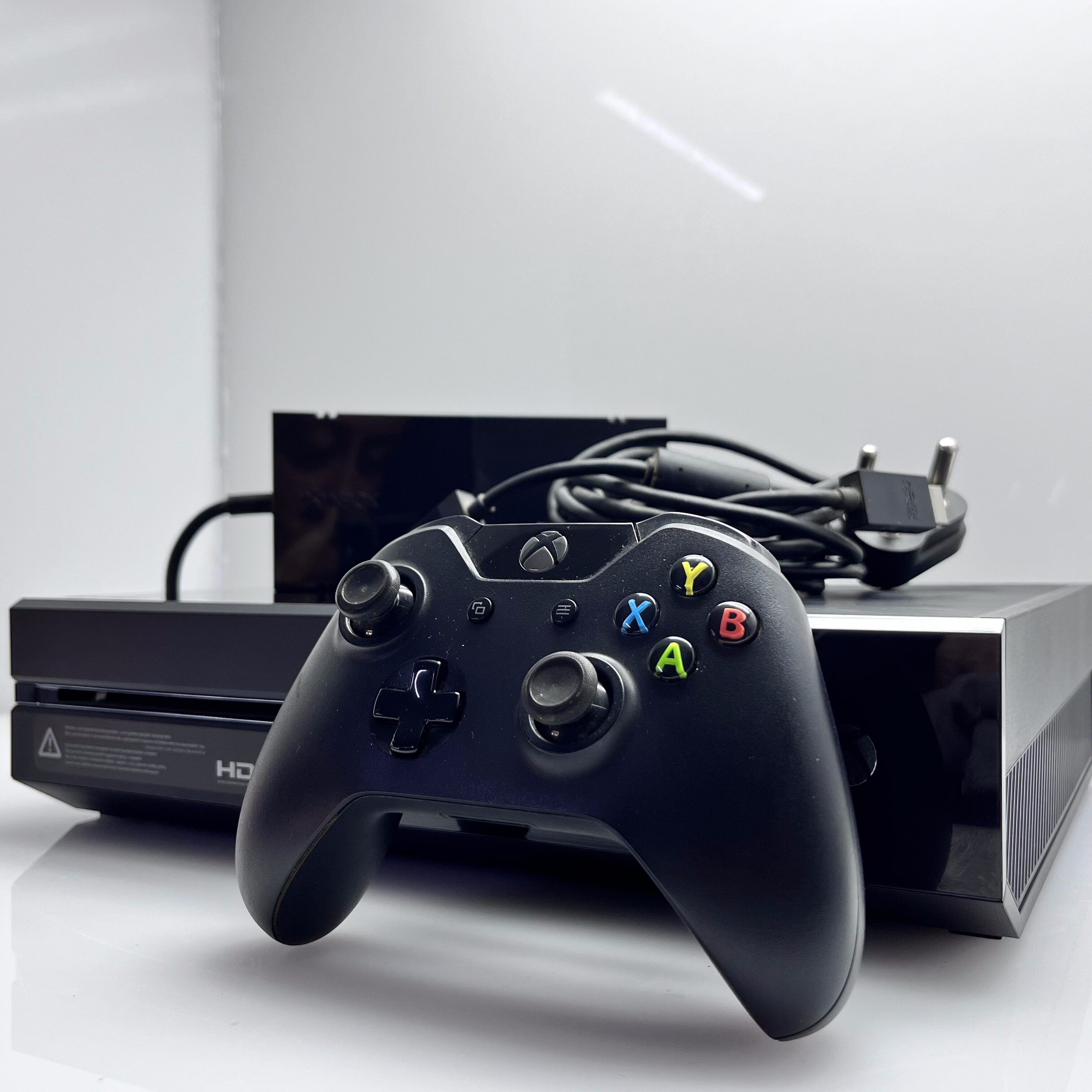 Xbox One 500GB Black +1 Controller + HDMI Cable + Power Cable (3 Month Warranty) - Image 5