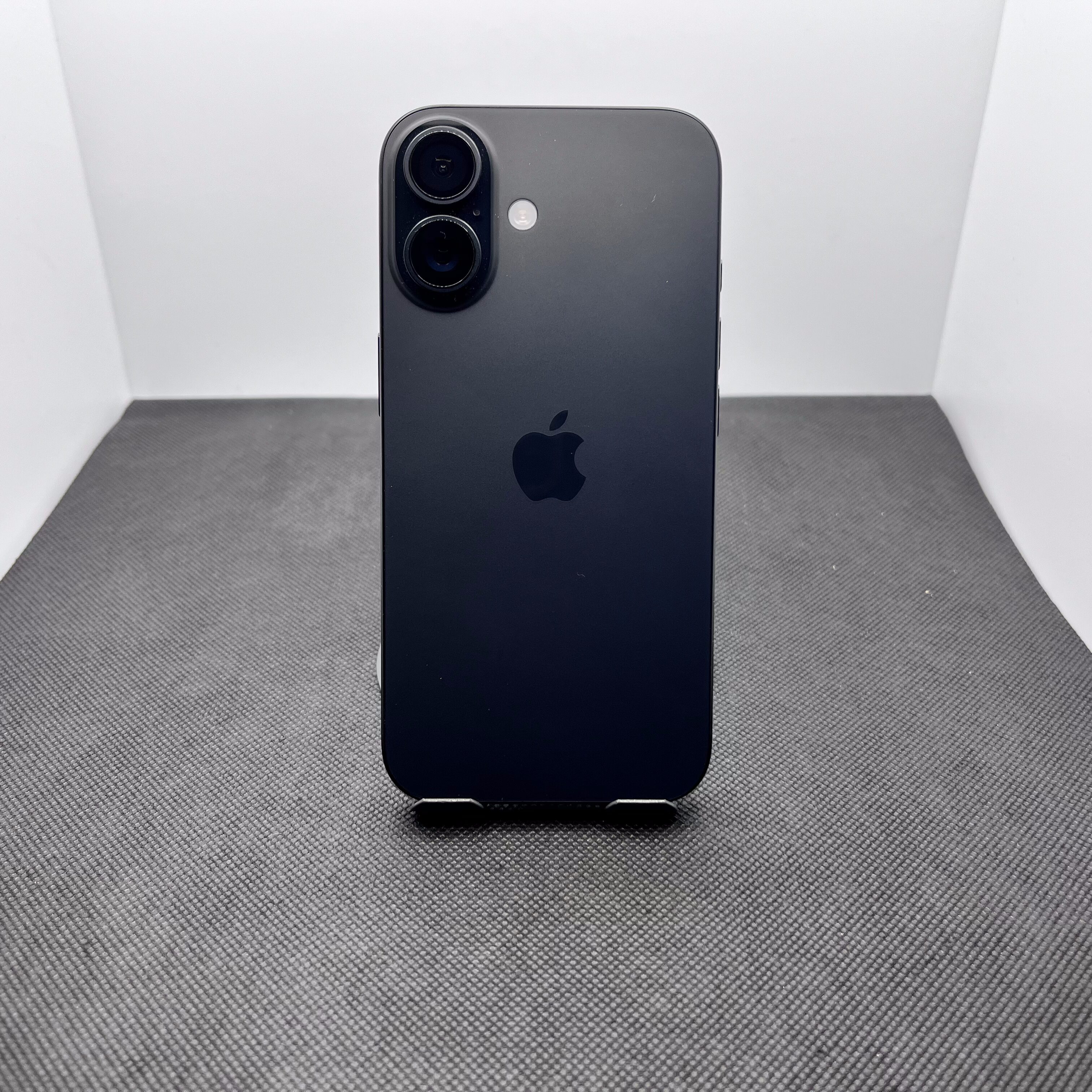 Apple iPhone 16 256GB Black Titanium (12 Month Warranty) - Image 8