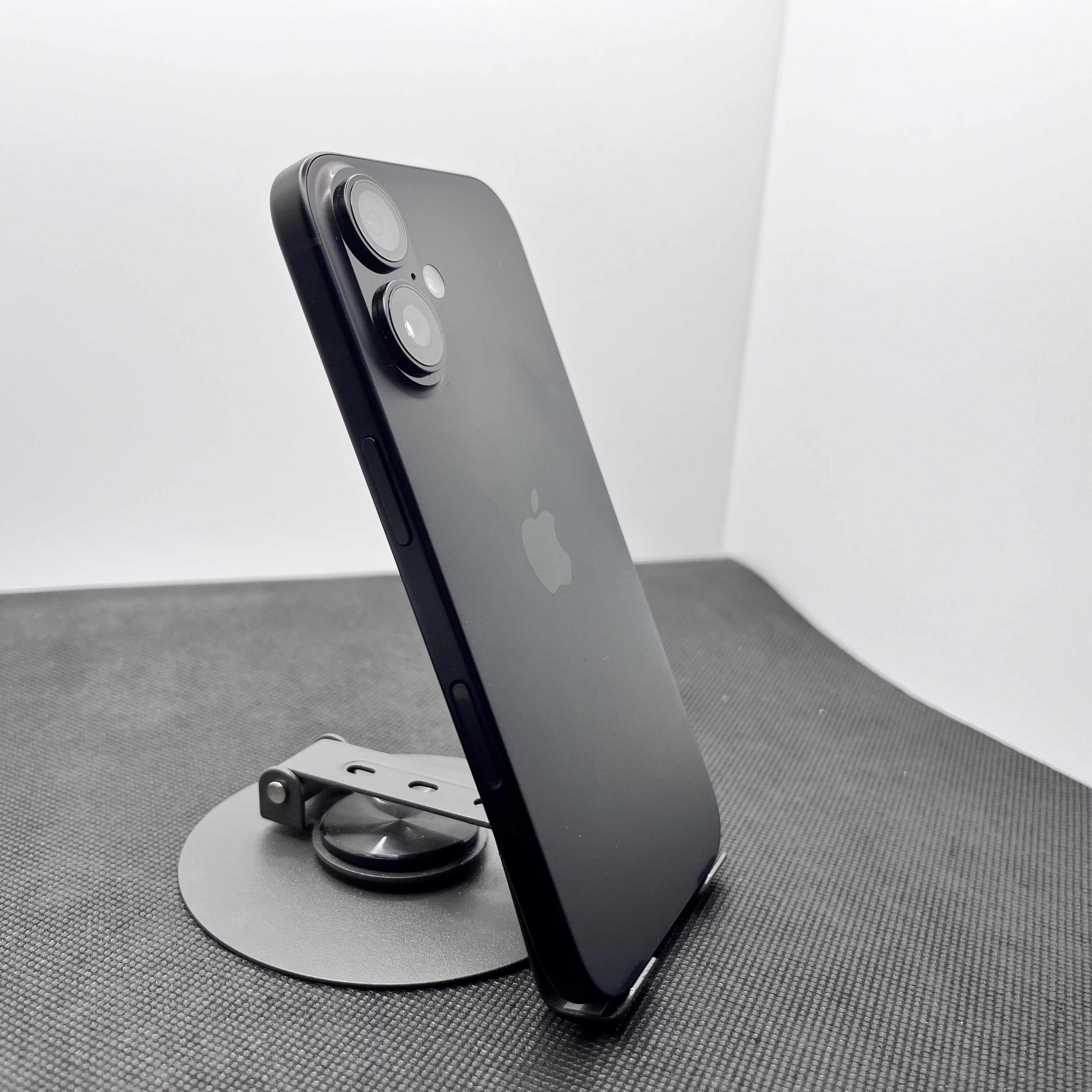 Apple iPhone 16 256GB Black Titanium (12 Month Warranty) - Image 9