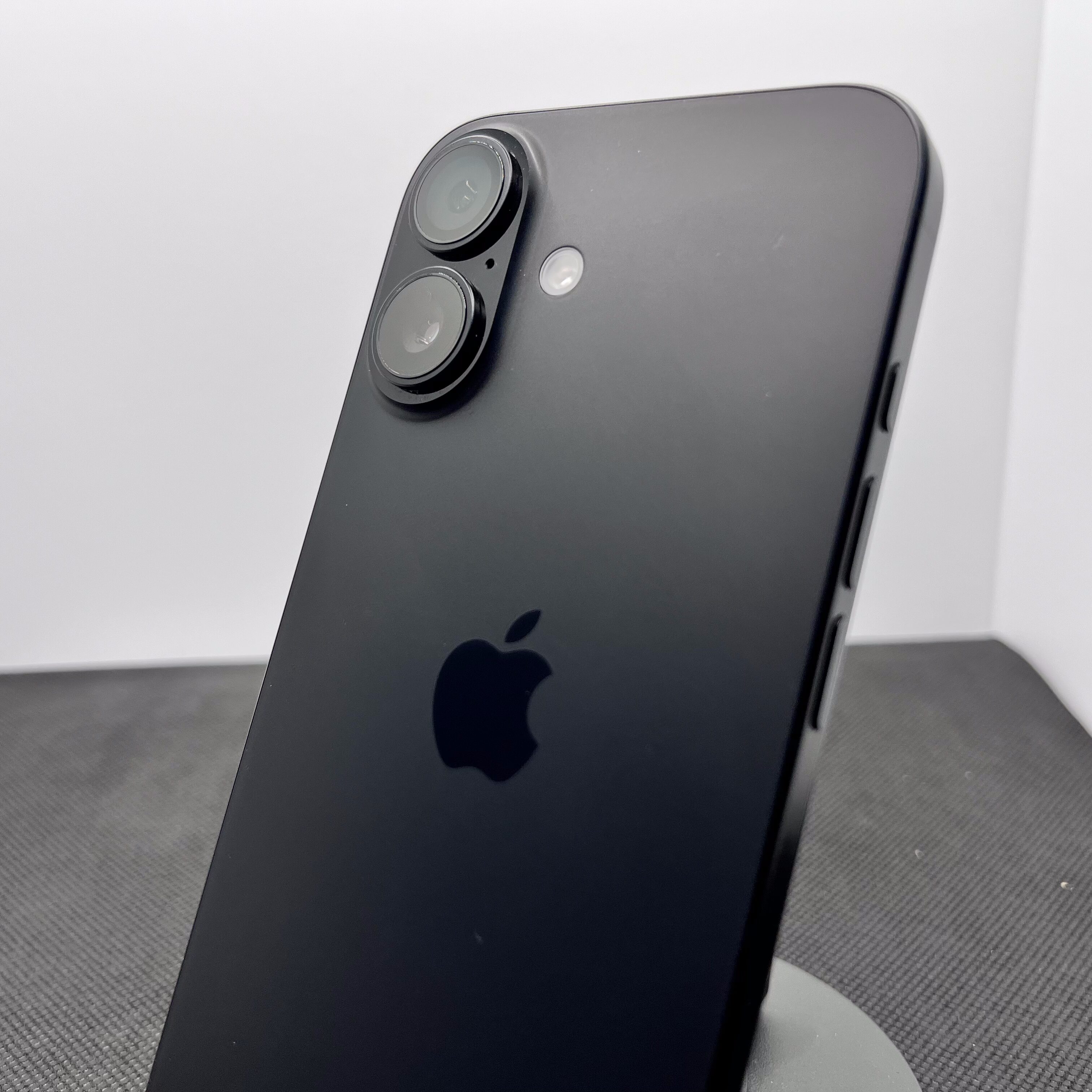 Apple iPhone 16 256GB Black Titanium (12 Month Warranty) - Image 11