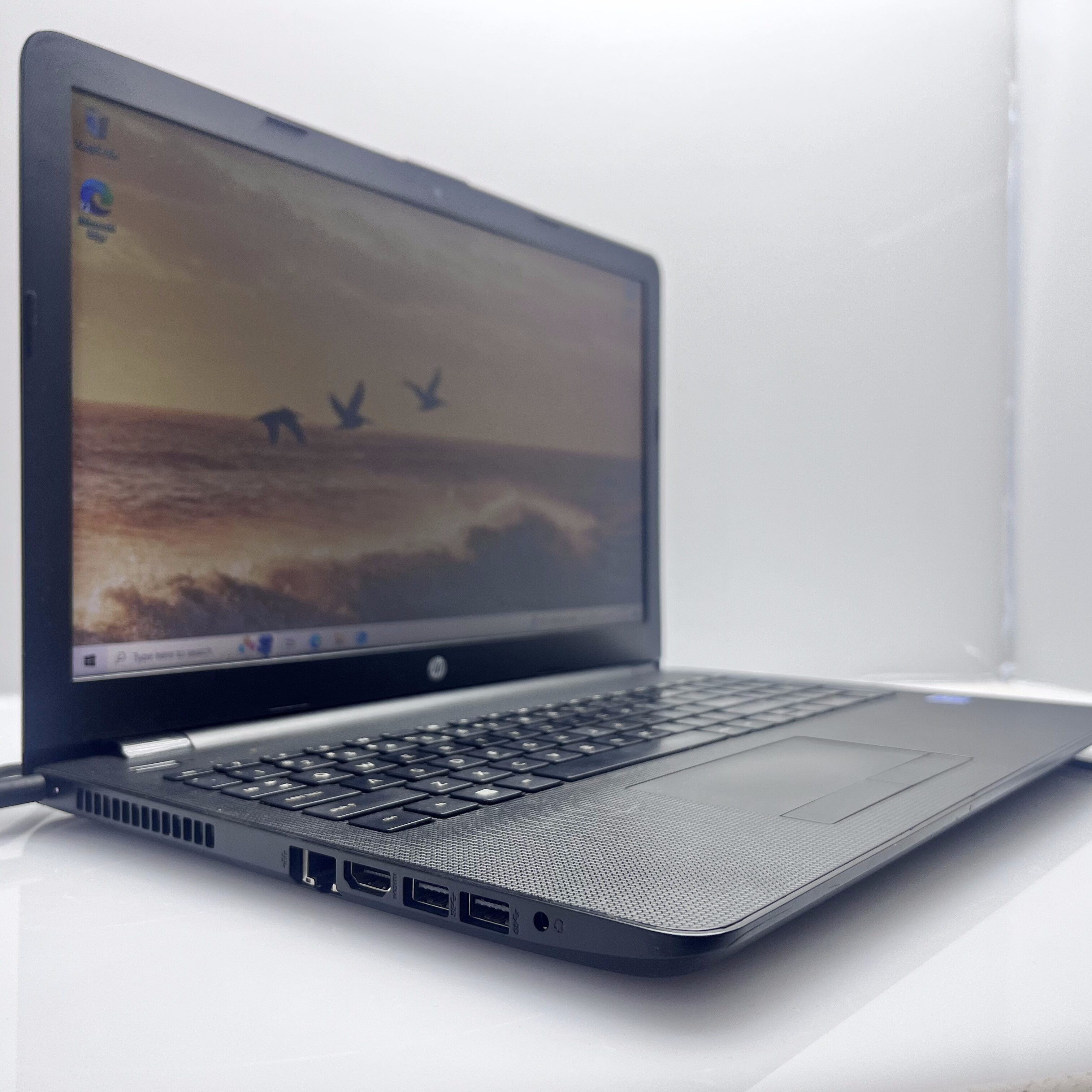 HP 250 G4 1.60GHz 8GB RAM 256GB SSD Black - Faulty Battery | Bright Spots - Image 2