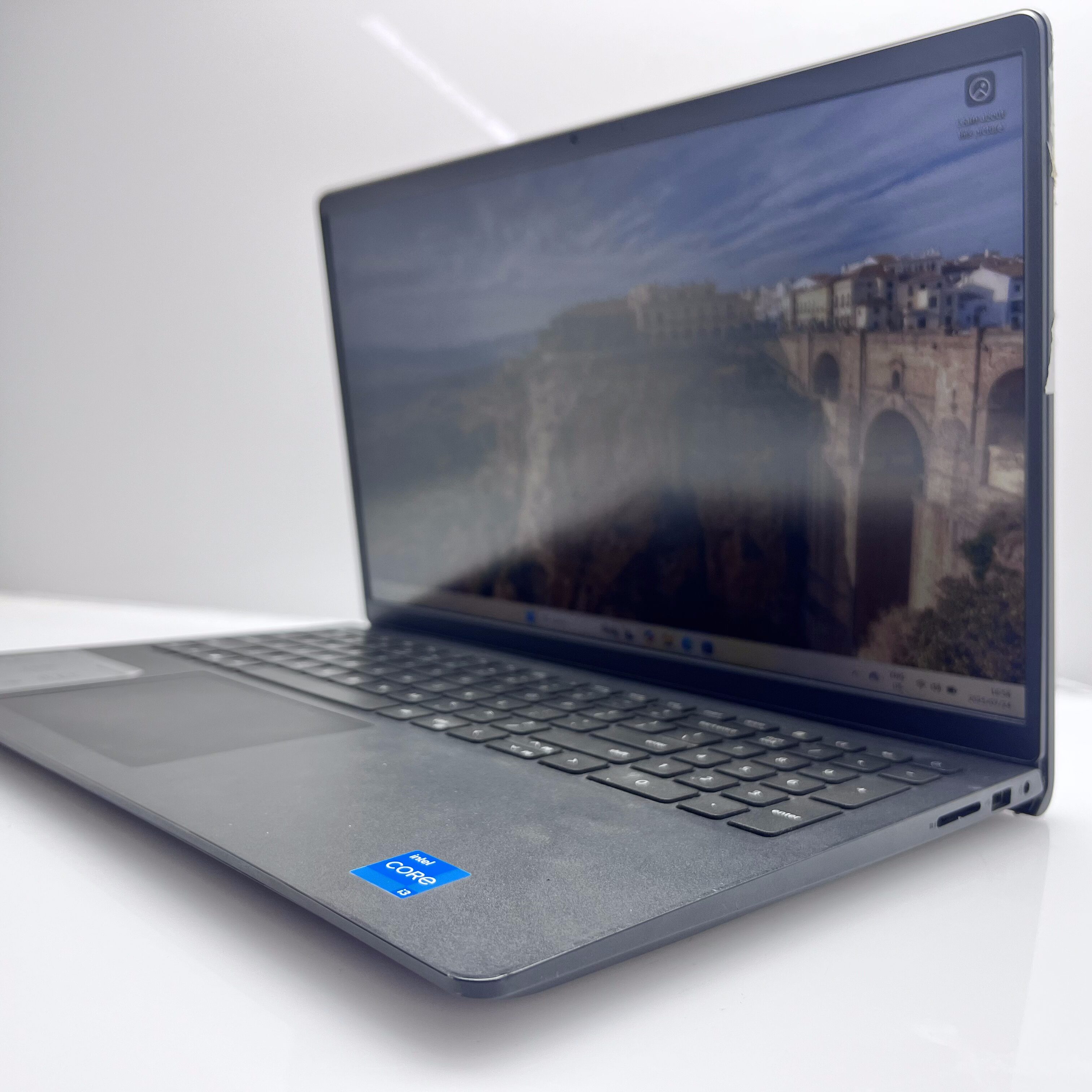 Dell Inspiron 15 3511 "Core i3" 16B RAM 256GB SSD + 1TB HDD Black - Bright Spots - Image 4