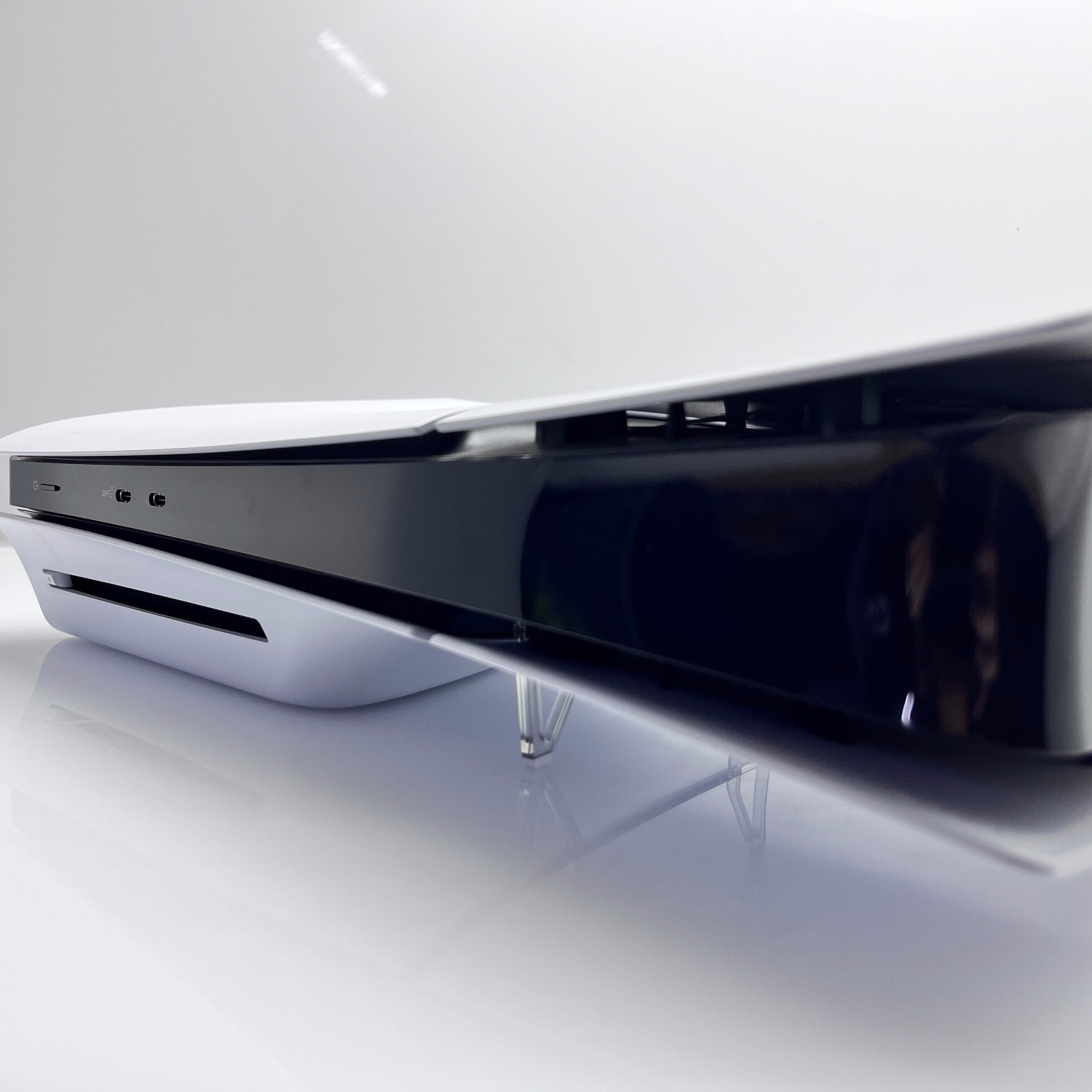 Playstation 5 Physical Disk Edition 1TB White + 2 Controllers + 1 HDMI Cable + 1 Power Cable (12 Month Warranty) - Image 3