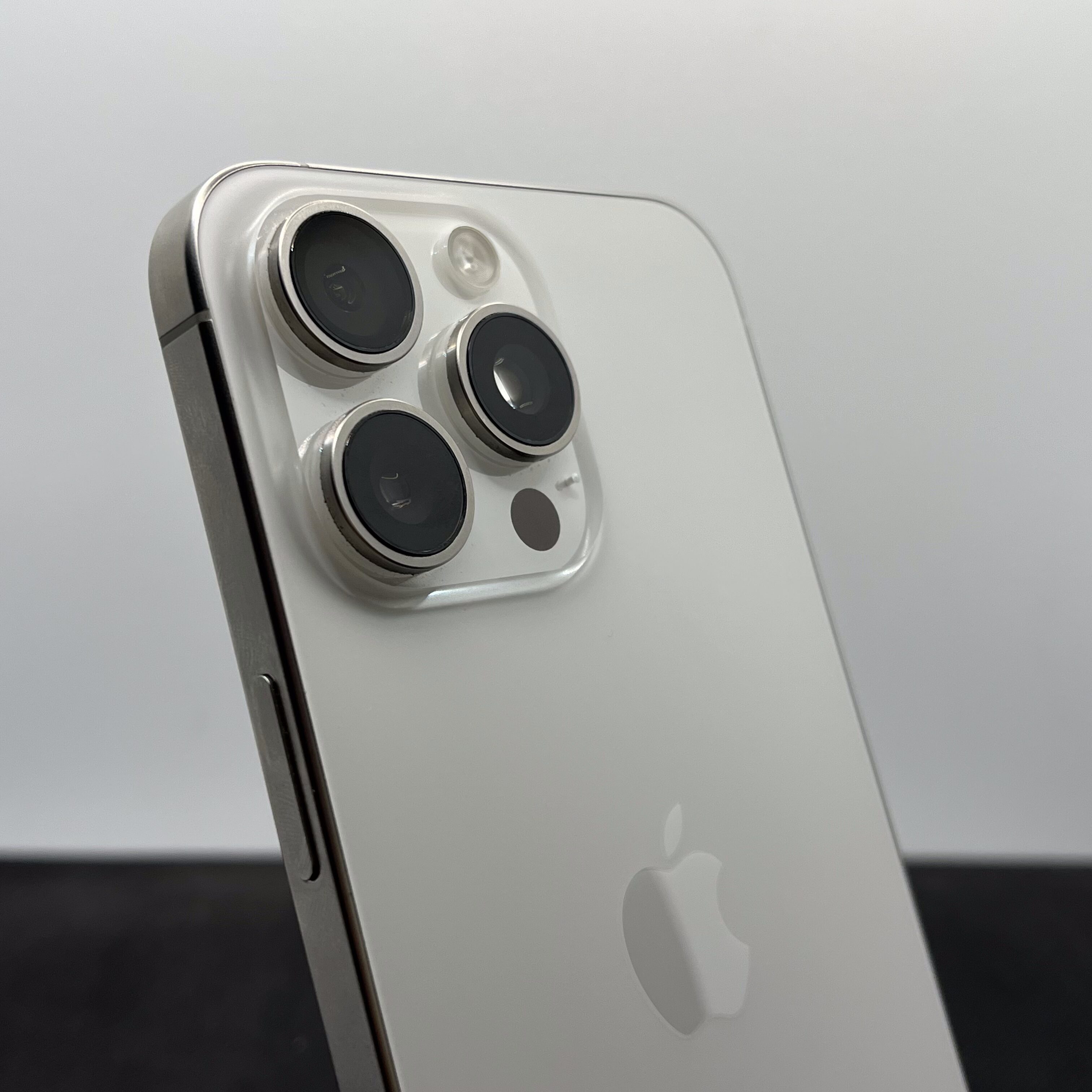 Apple iPhone 15 Pro Max 256GB White Titanium (12 Month Warranty) - Image 10