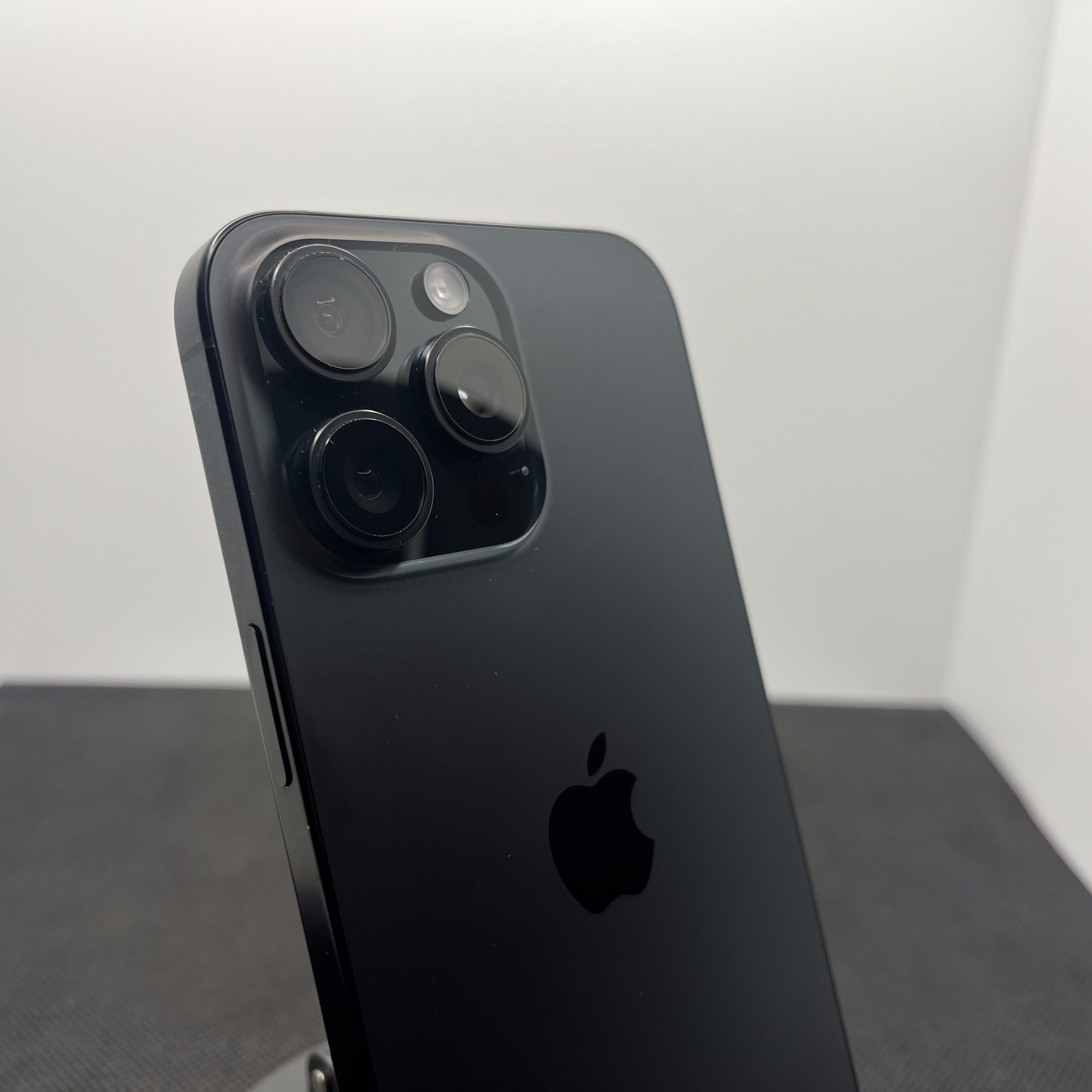 Apple iPhone 16 Pro Max 256GB Black Titanium (12 Month Warranty) - Image 10