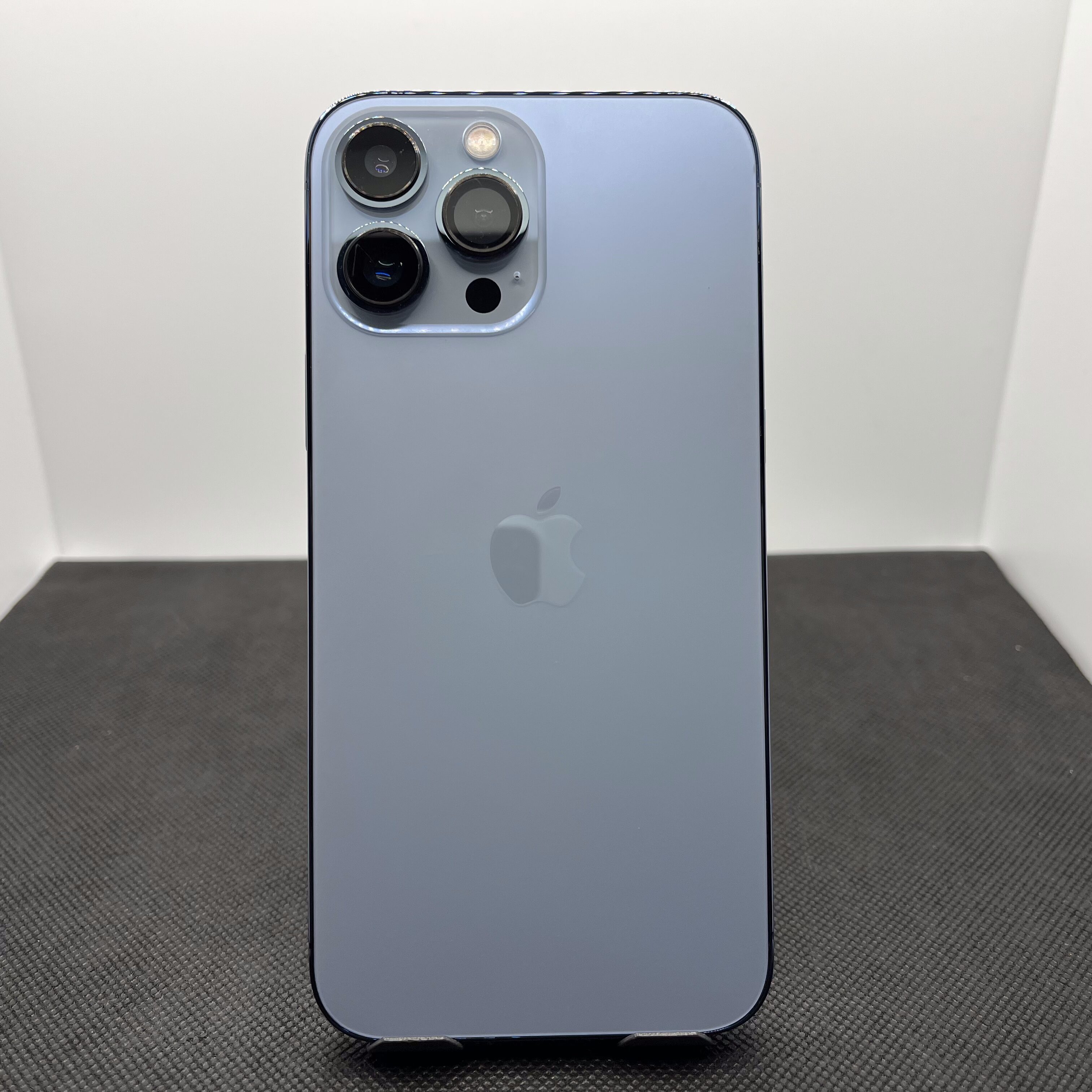 Apple iPhone 13 Pro Max 128GB Blue (12 Month Warranty) + Cover Bundle Value: R200 - Image 9
