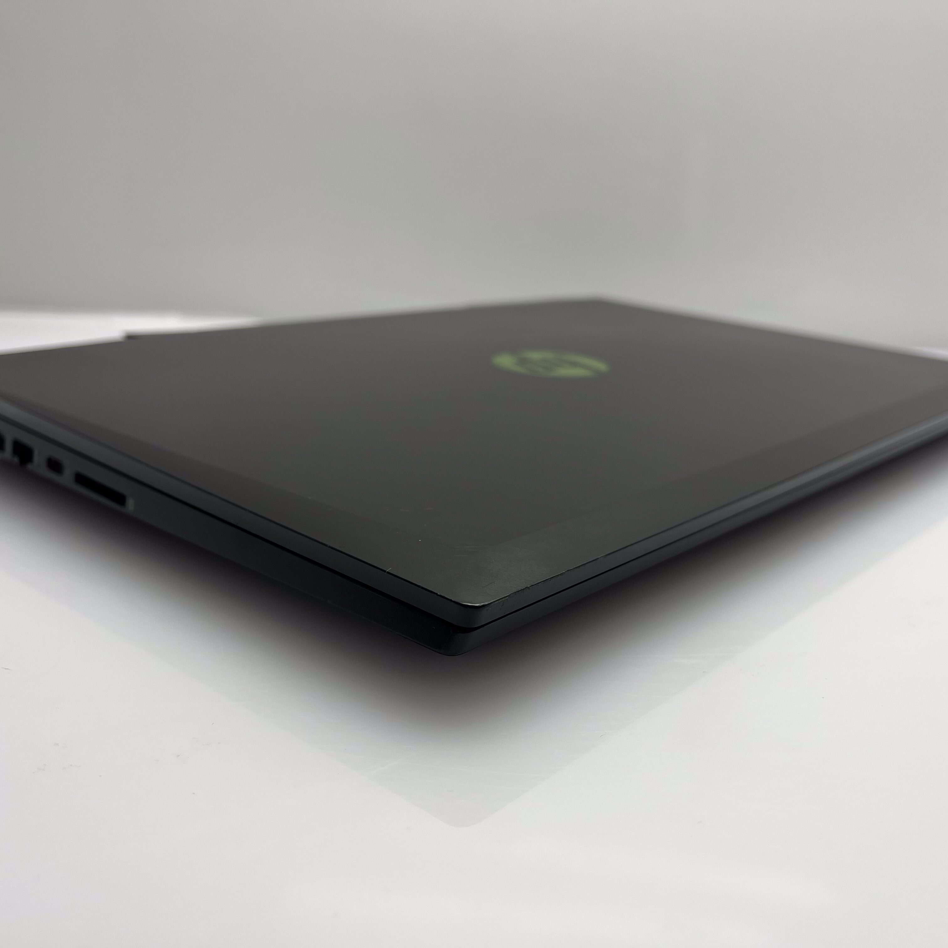 HP Pavillion 15-dk1000ni 16GB RAM 1TB HDD Black - Damaged Hinge