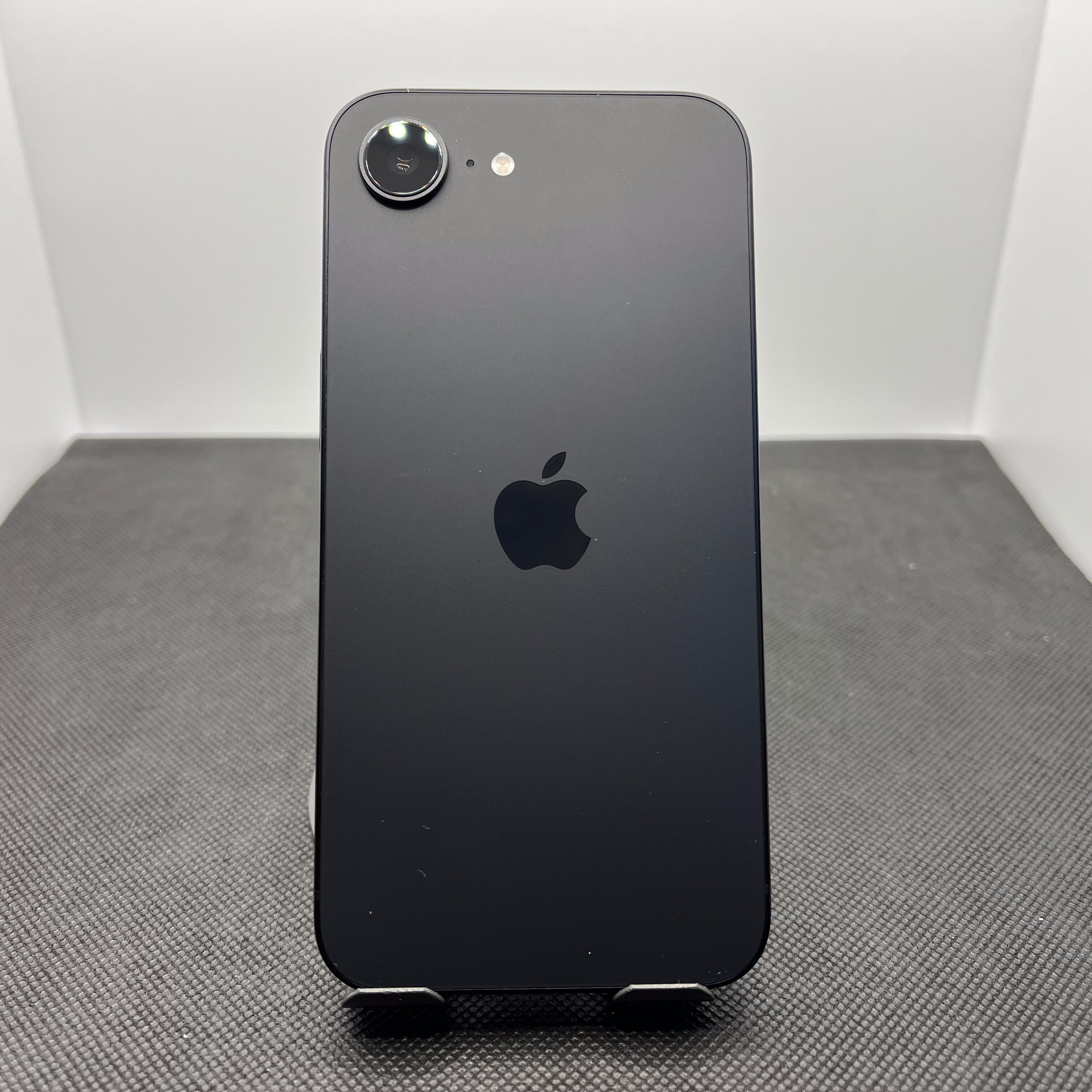 Apple iPhone 16e 128GB Black (12 Month Warranty) - Image 8