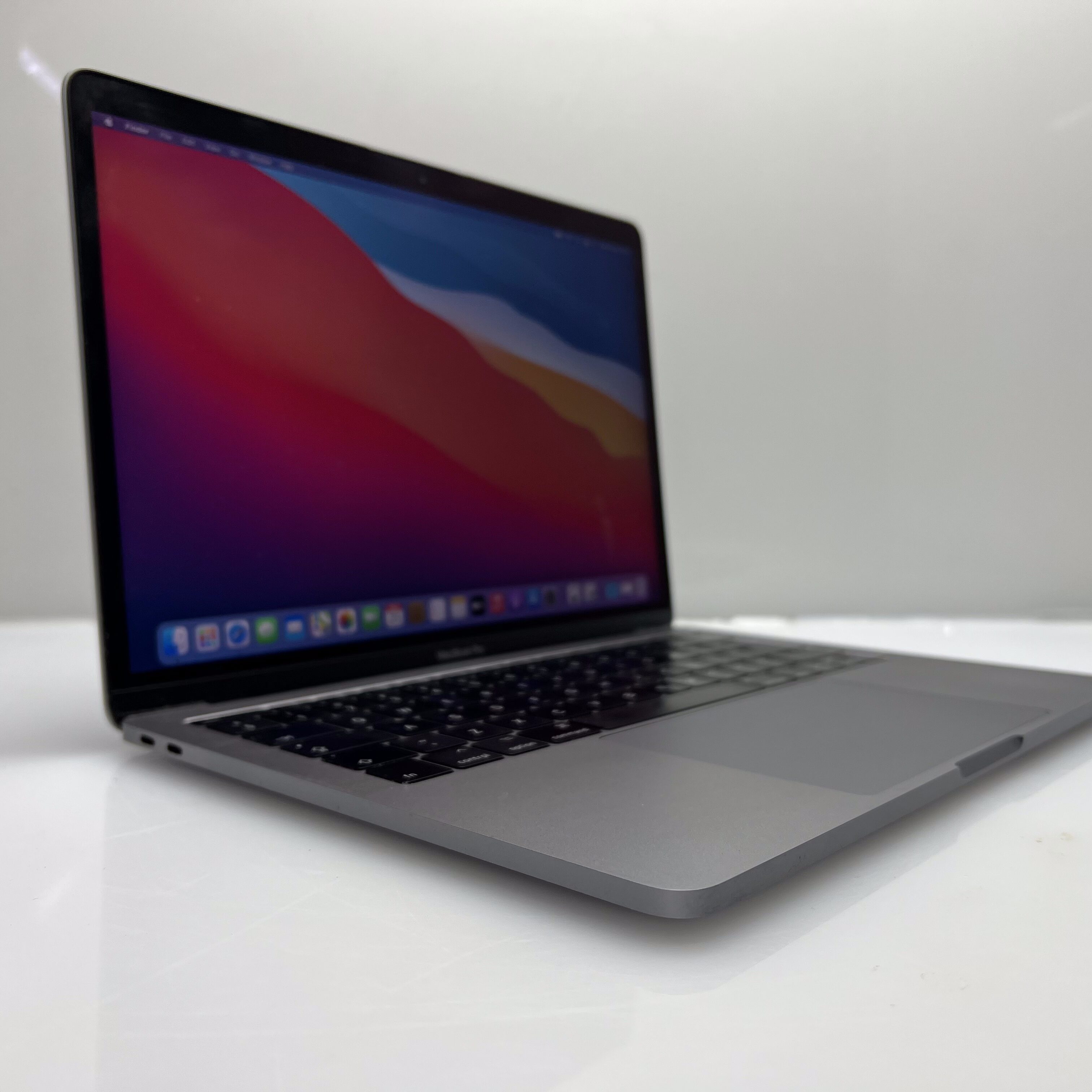 Apple MacBook Pro "Core i5" 13-Inch (Mid 2017) 8GB RAM 256GB - Bright Spots - Image 2