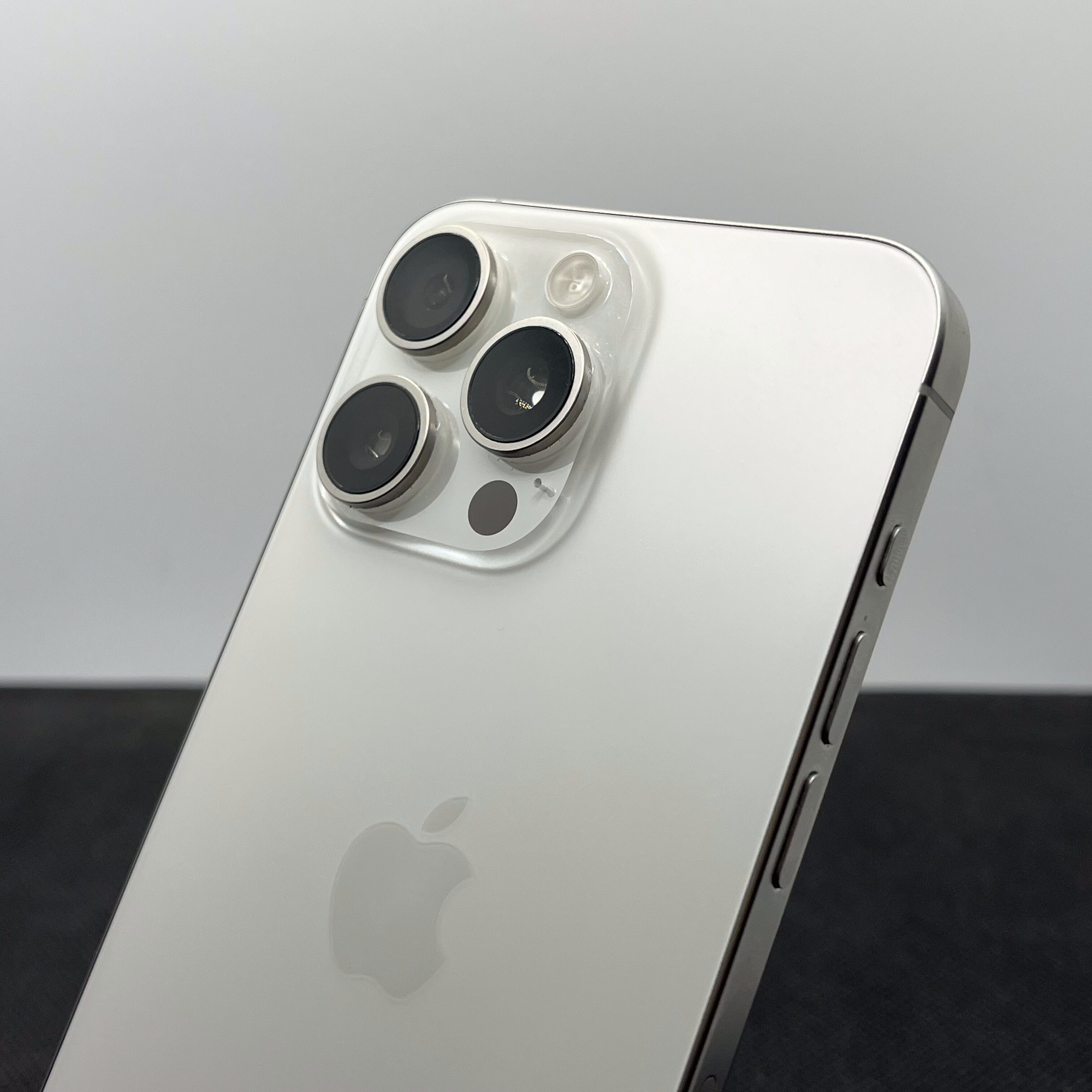 Apple iPhone 15 Pro Max 256GB White Titanium (12 Month Warranty) - Image 11