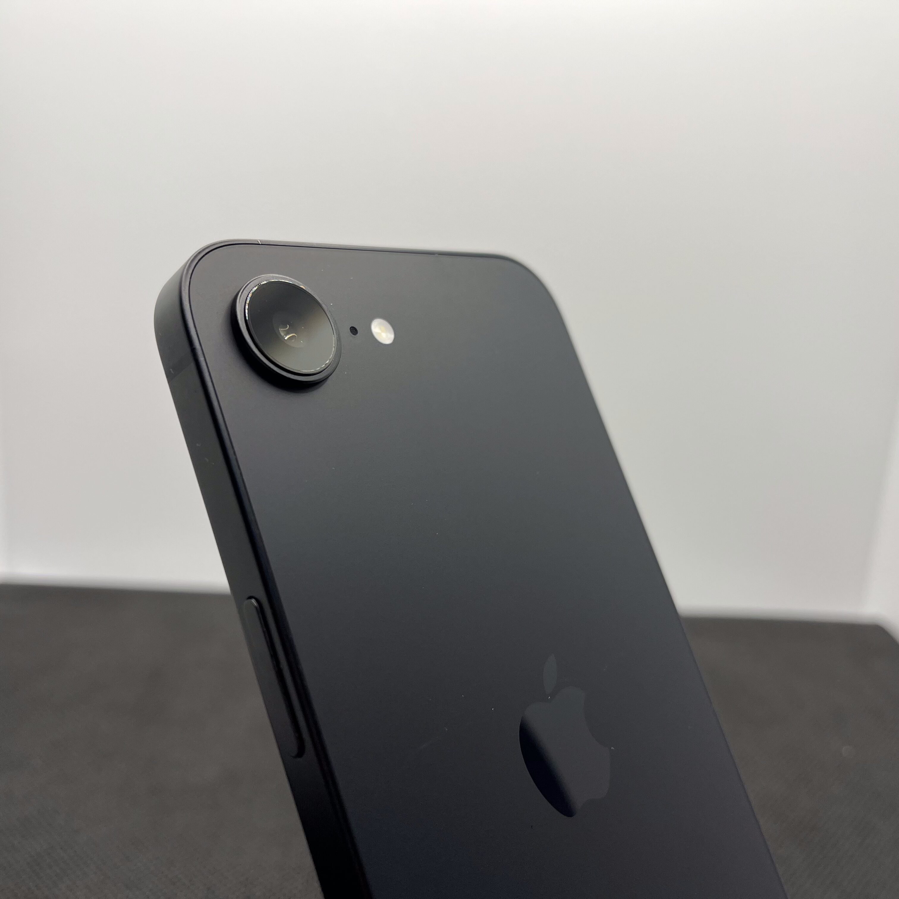 Apple iPhone 16e 128GB Black (12 Month Warranty) - Image 10