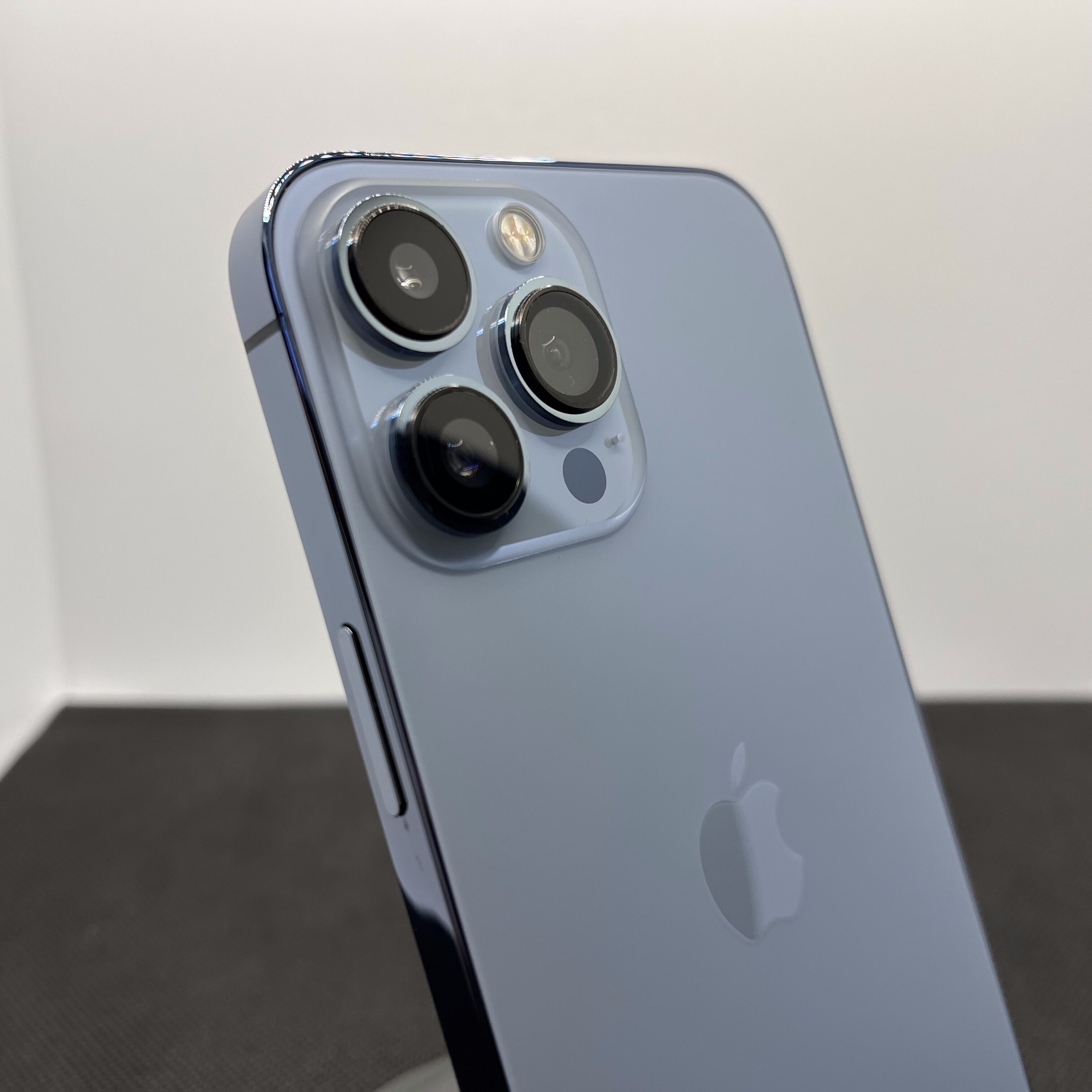Apple iPhone 13 Pro Max 128GB Blue (12 Month Warranty) + Cover Bundle Value: R200 - Image 11