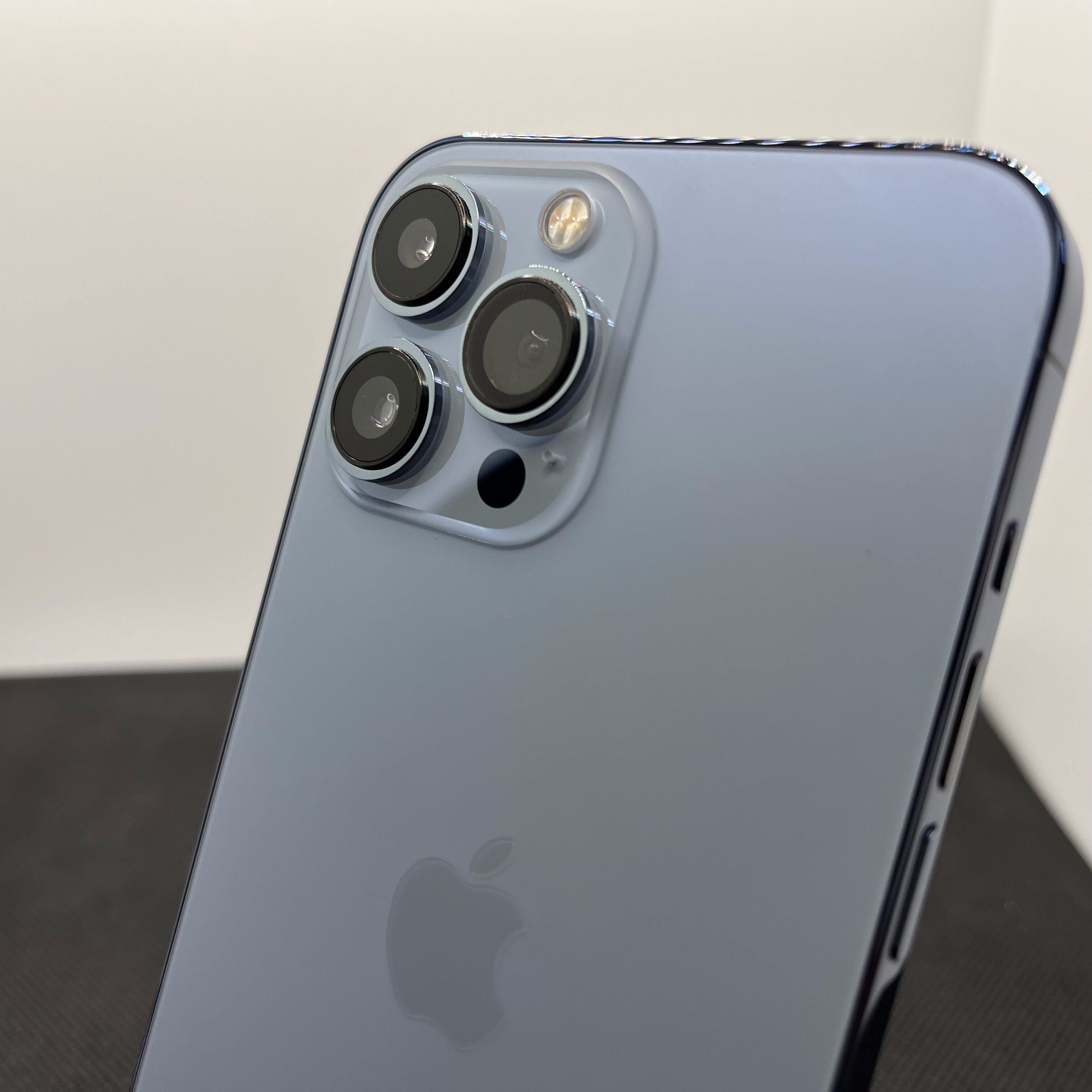Apple iPhone 13 Pro Max 128GB Blue (12 Month Warranty) + Cover Bundle Value: R200 - Image 12