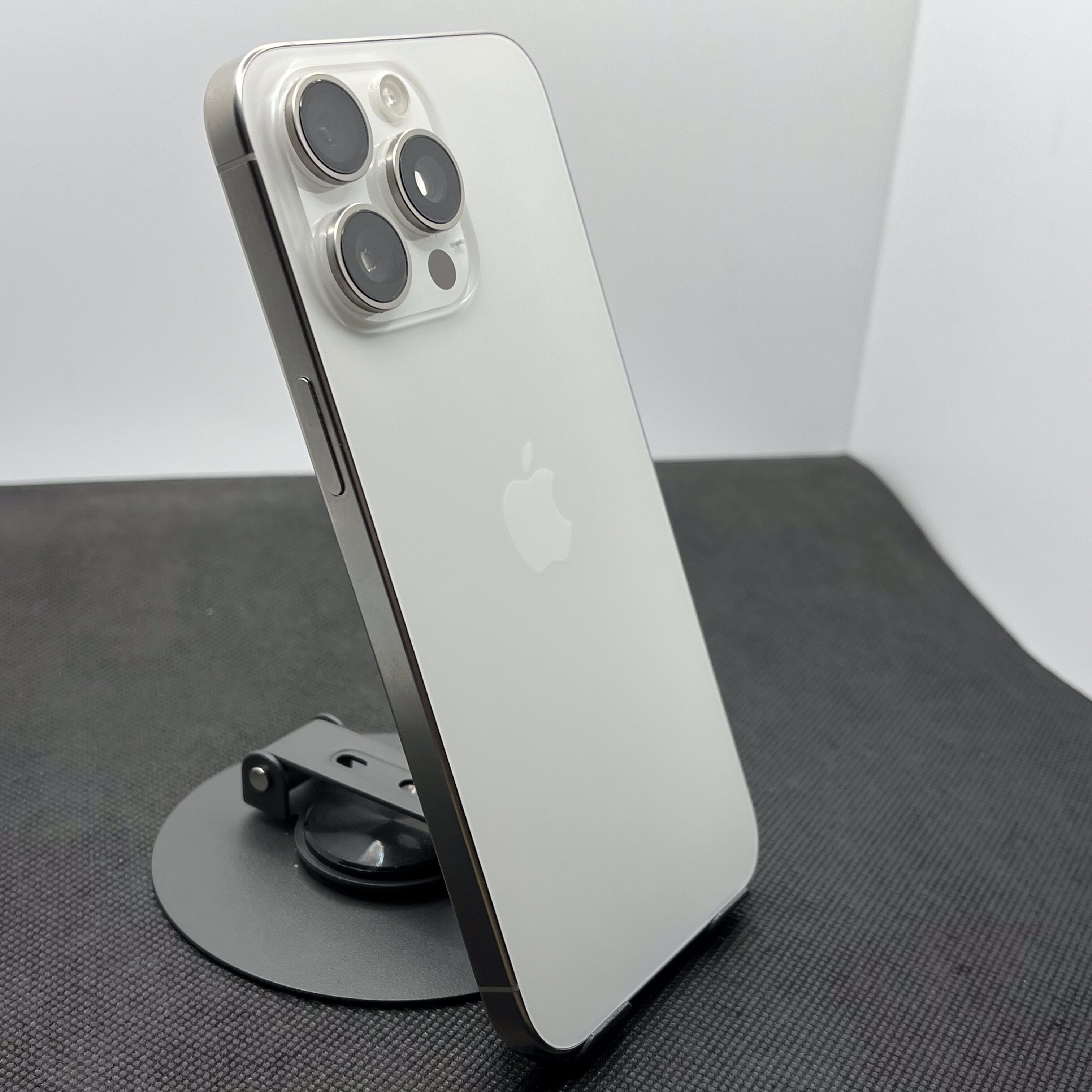 Apple iPhone 15 Pro Max 256GB White Titanium (12 Month Warranty) - Image 9