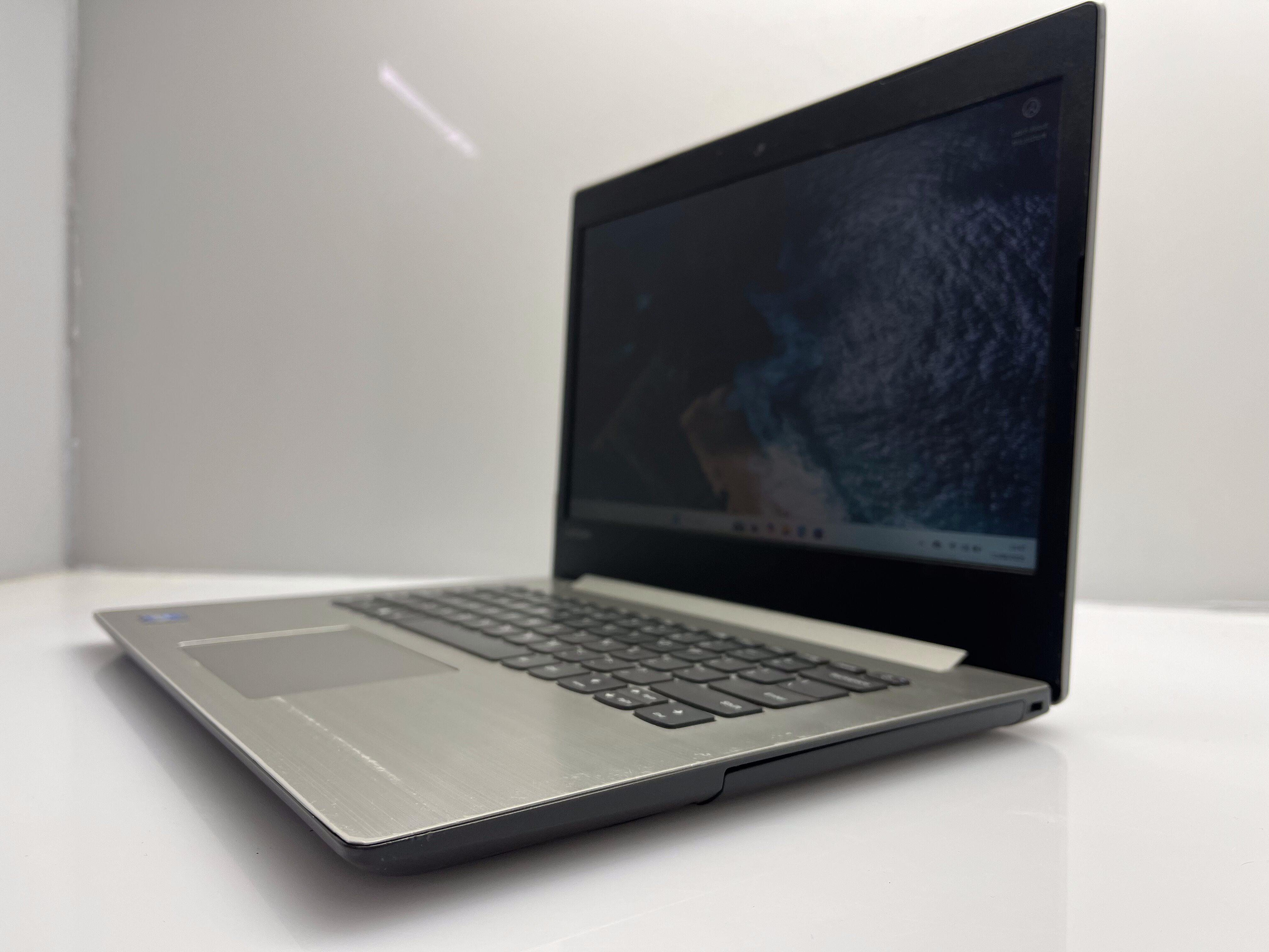 Lenovo 80SG "Celeron" 4GB RAM 512GB SSD (SATA) Silver - Image 4