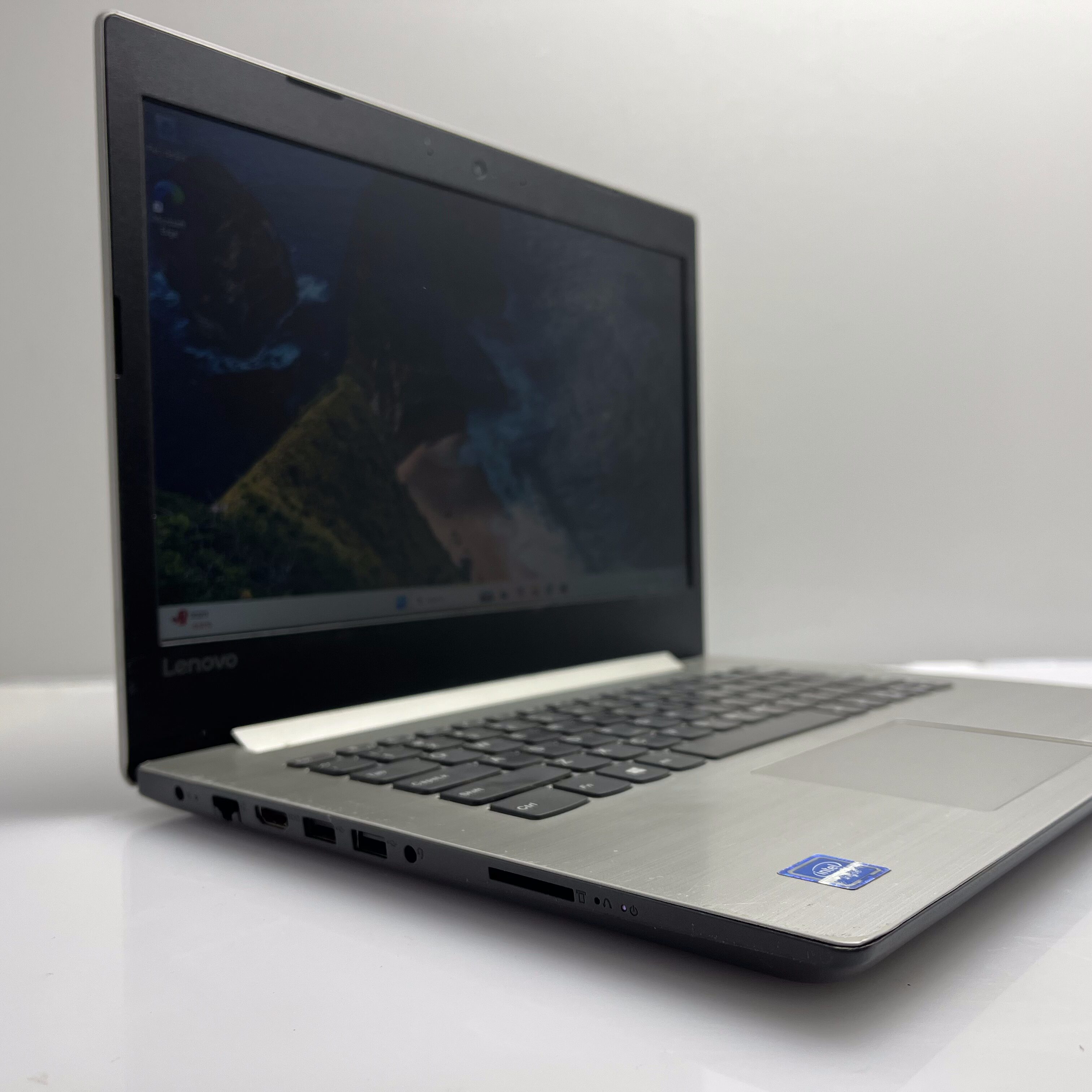 Lenovo 80SG "Celeron" 4GB RAM 512GB SSD (SATA) Silver - Image 2