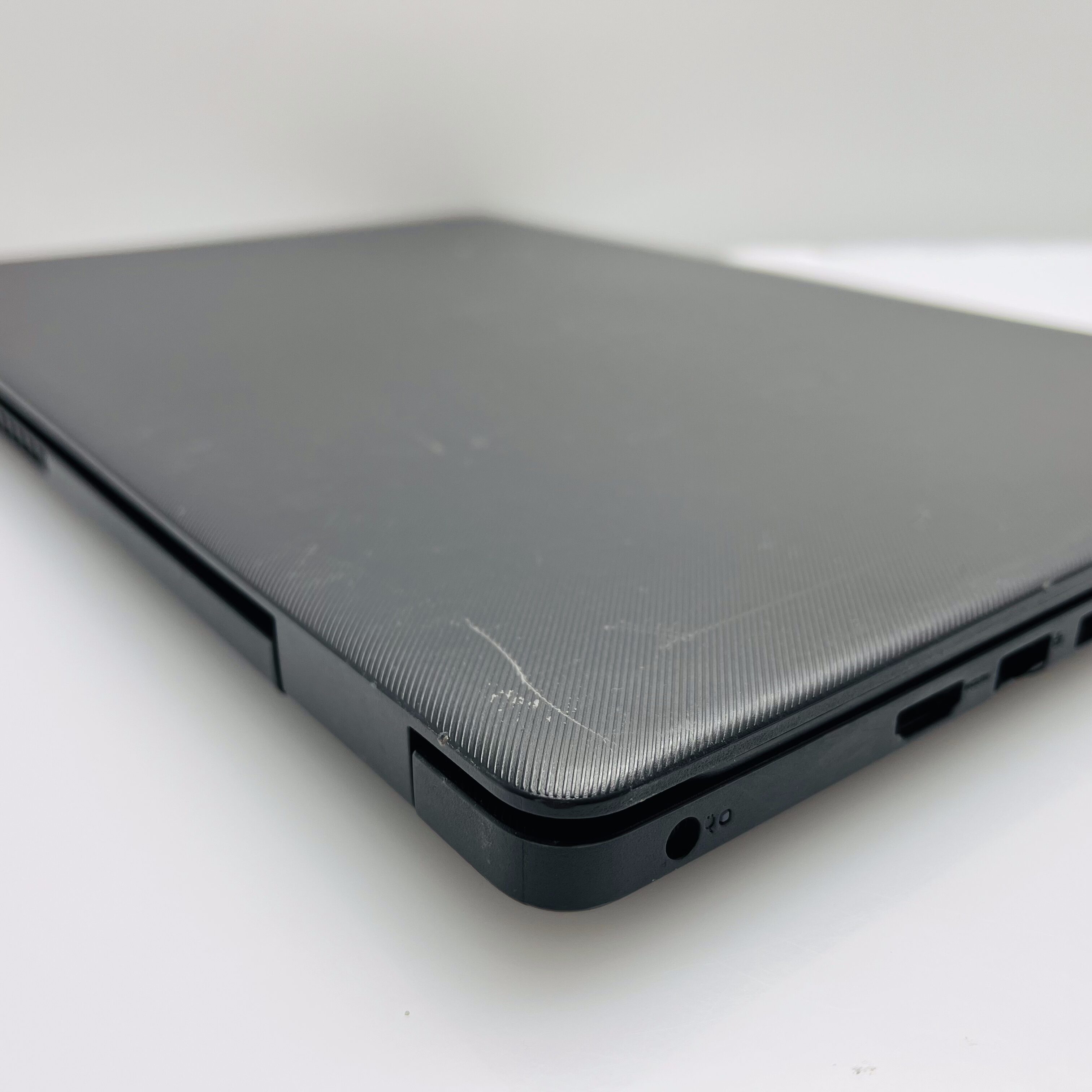 Dell Vostro 3591 10th Gen "Core i3" 2.10GHz 8GB RAM 500GB SSD (NVMe) Black - Minor Bright Spots - Image 3