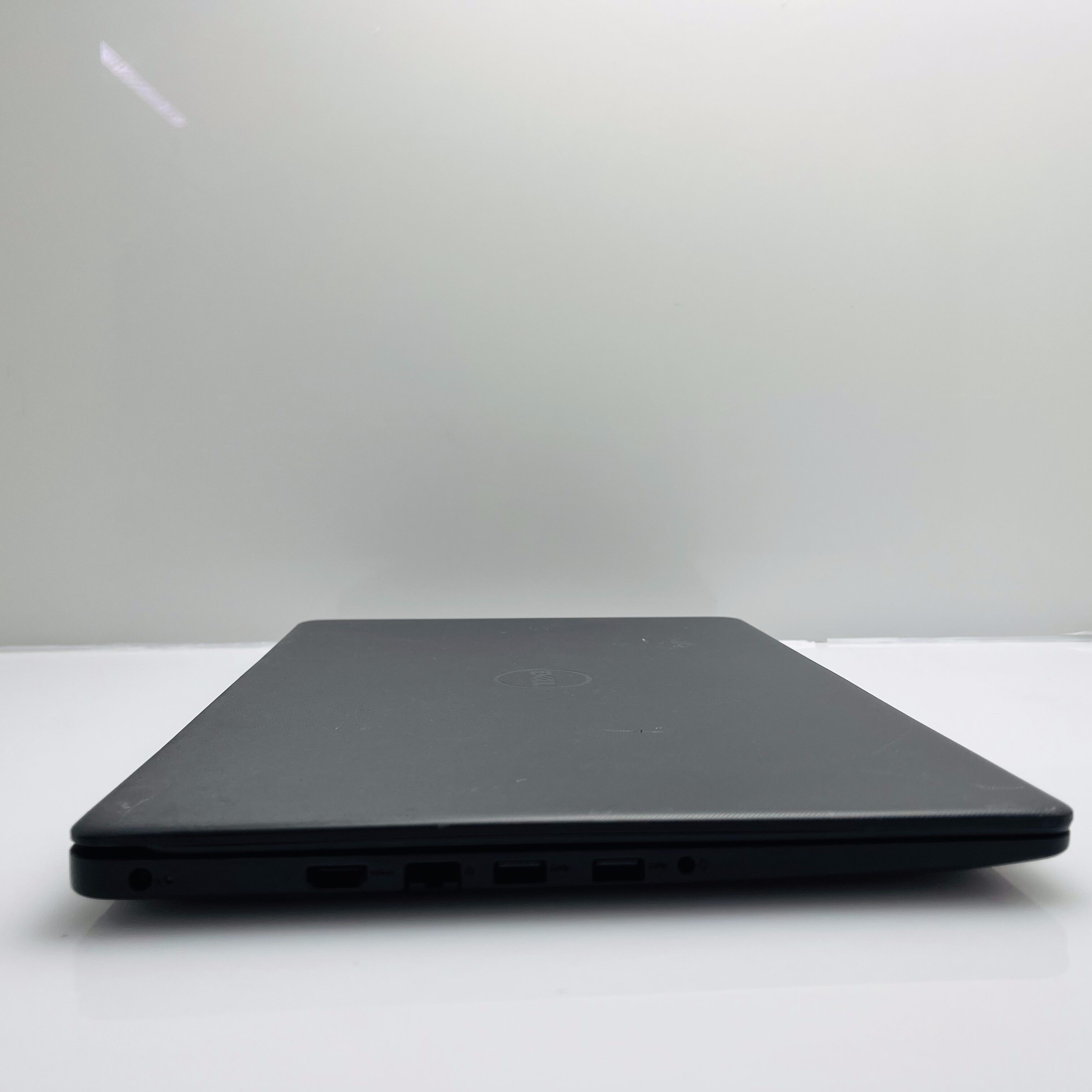 Dell Vostro 3591 10th Gen "Core i3" 2.10GHz 8GB RAM 500GB SSD (NVMe) Black - Minor Bright Spots - Image 4
