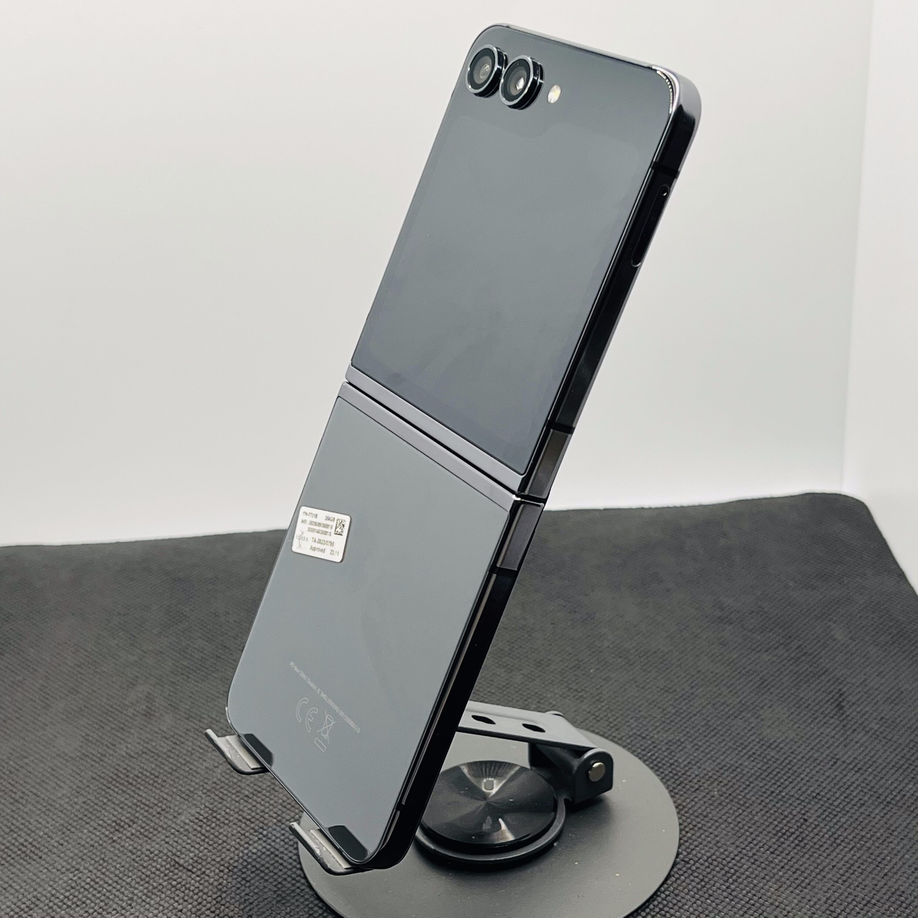 Samsung Galaxy Z Flip 5 256GB Graphite (6 Month Warranty) - Image 8