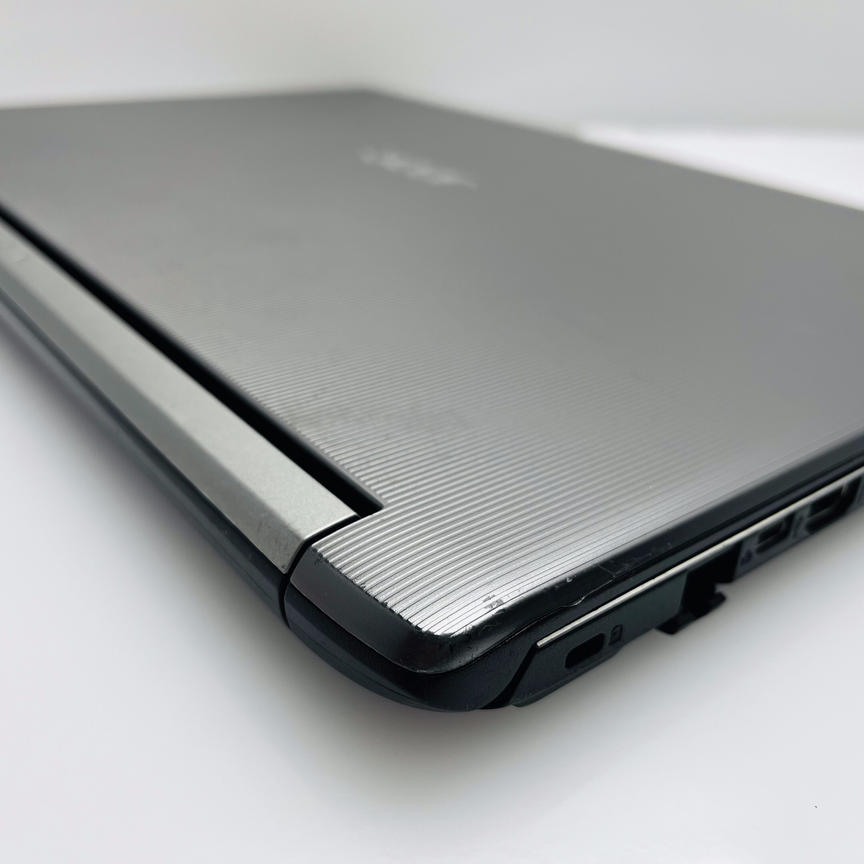 Acer Aspire A515-51 8th Gen "Core i7" 1.80GHz 8GB RAM 500GB SSD Grey - Minor Bright Spots And Cracked Casing - Image 3
