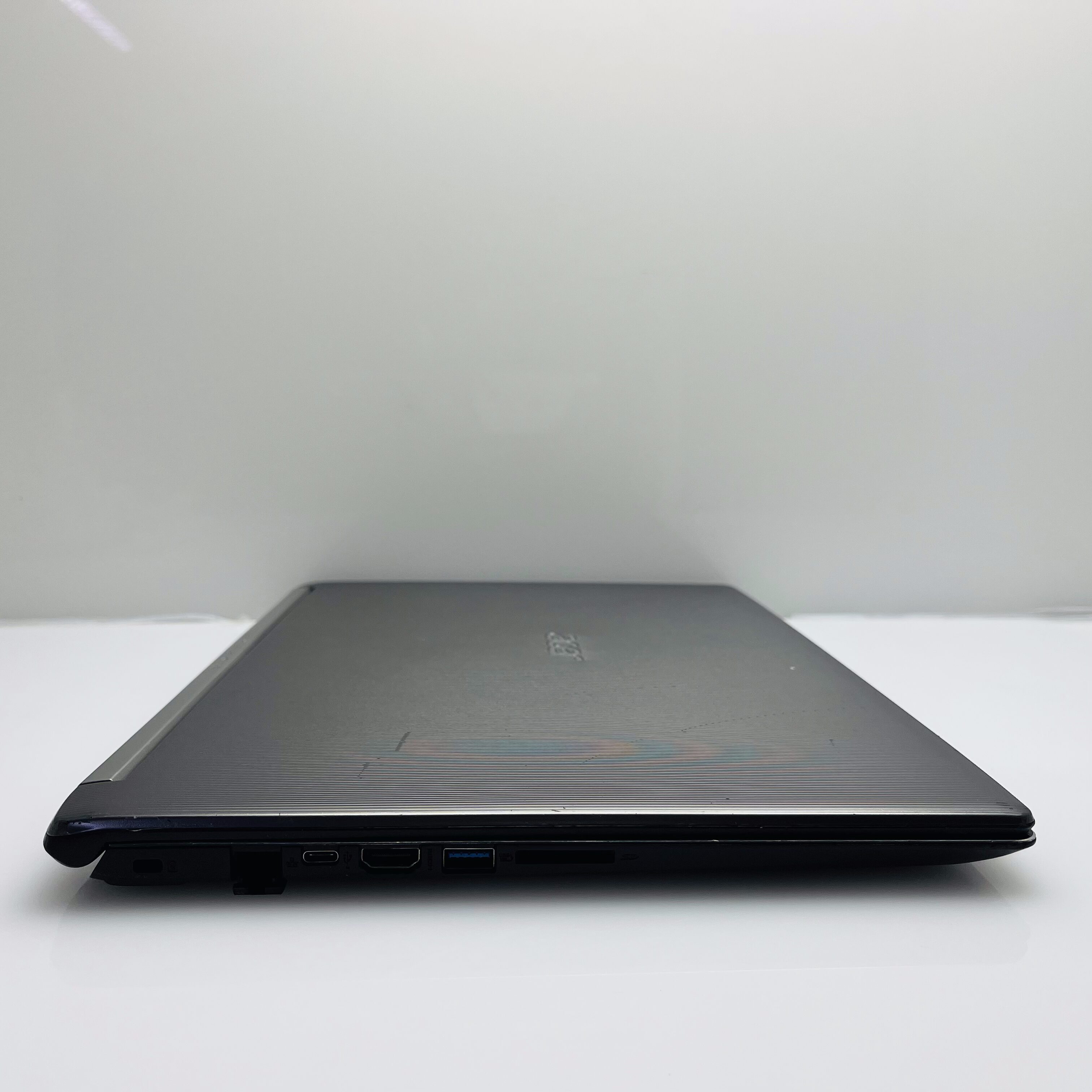 Acer Aspire A515-51 8th Gen "Core i7" 1.80GHz 8GB RAM 500GB SSD Grey - Minor Bright Spots And Cracked Casing - Image 4