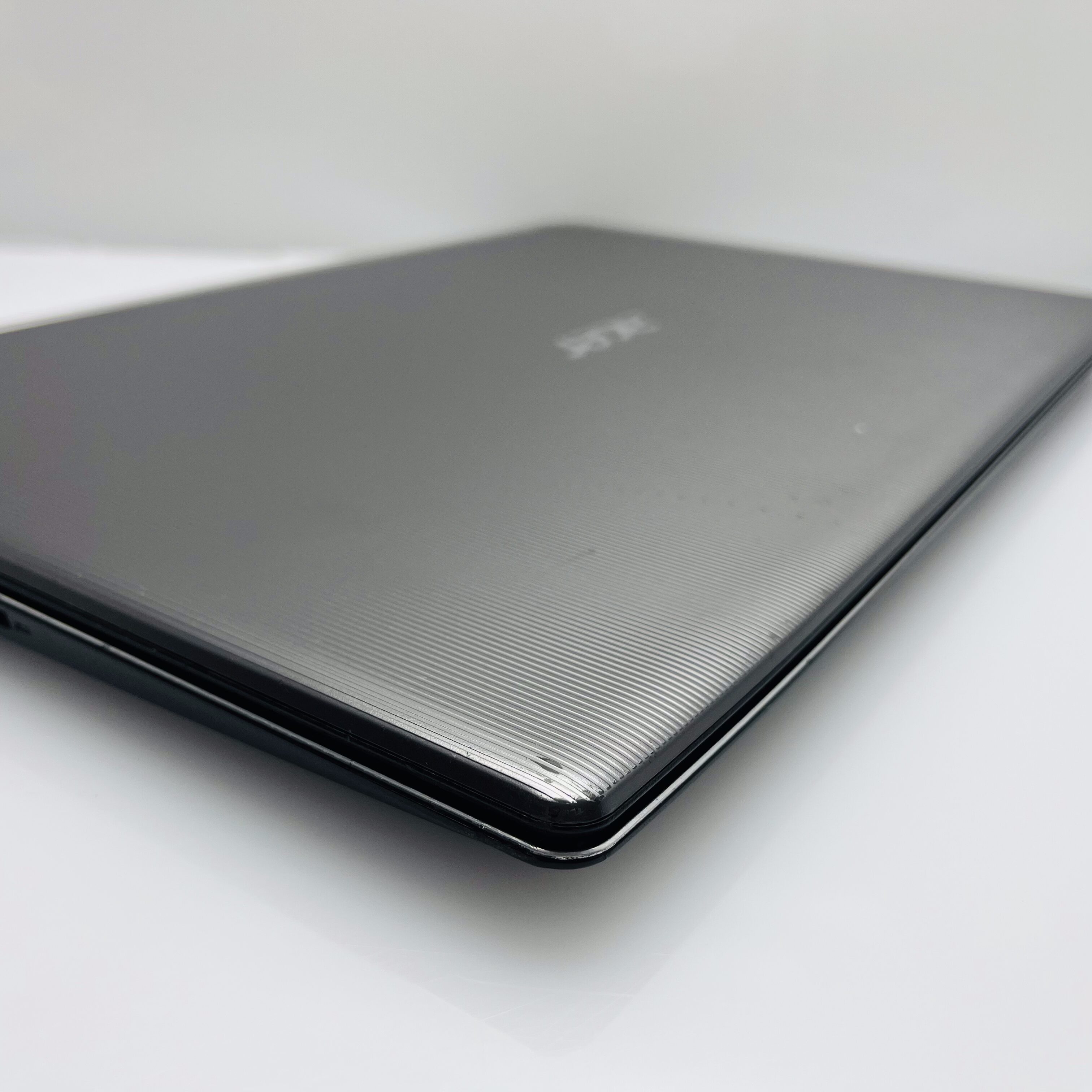 Acer Aspire A515-51 8th Gen "Core i7" 1.80GHz 8GB RAM 500GB SSD Grey - Minor Bright Spots And Cracked Casing - Image 5