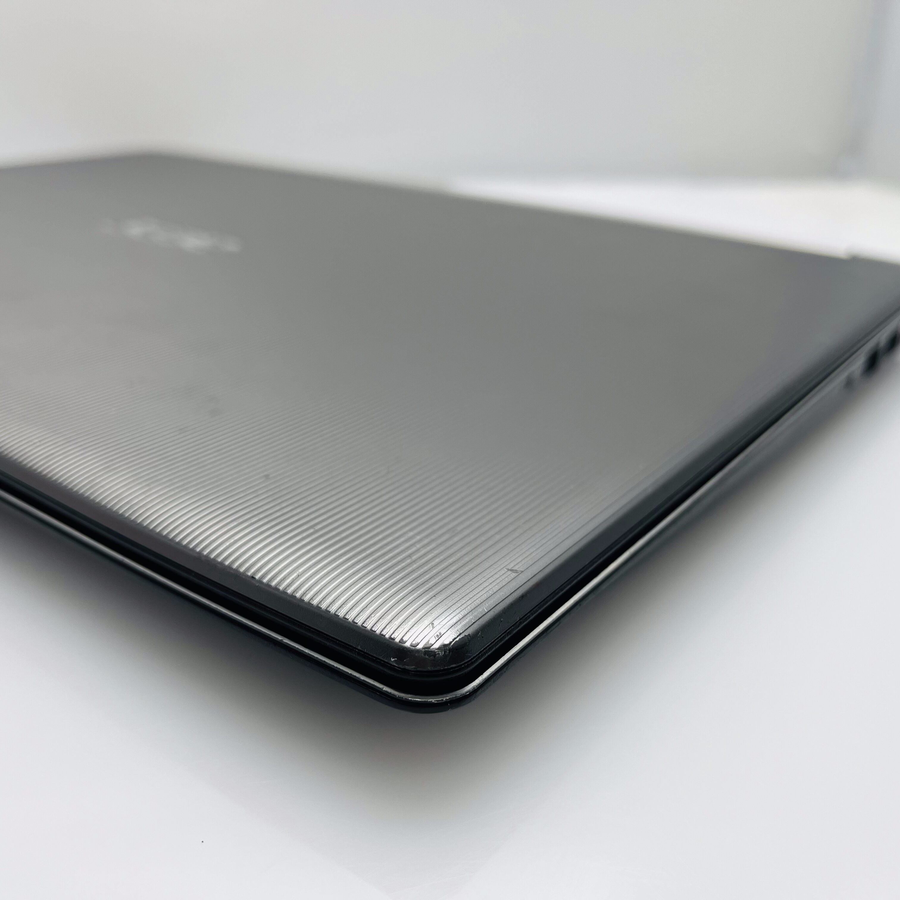 Acer Aspire A515-51 8th Gen "Core i7" 1.80GHz 8GB RAM 500GB SSD Grey - Minor Bright Spots And Cracked Casing - Image 6
