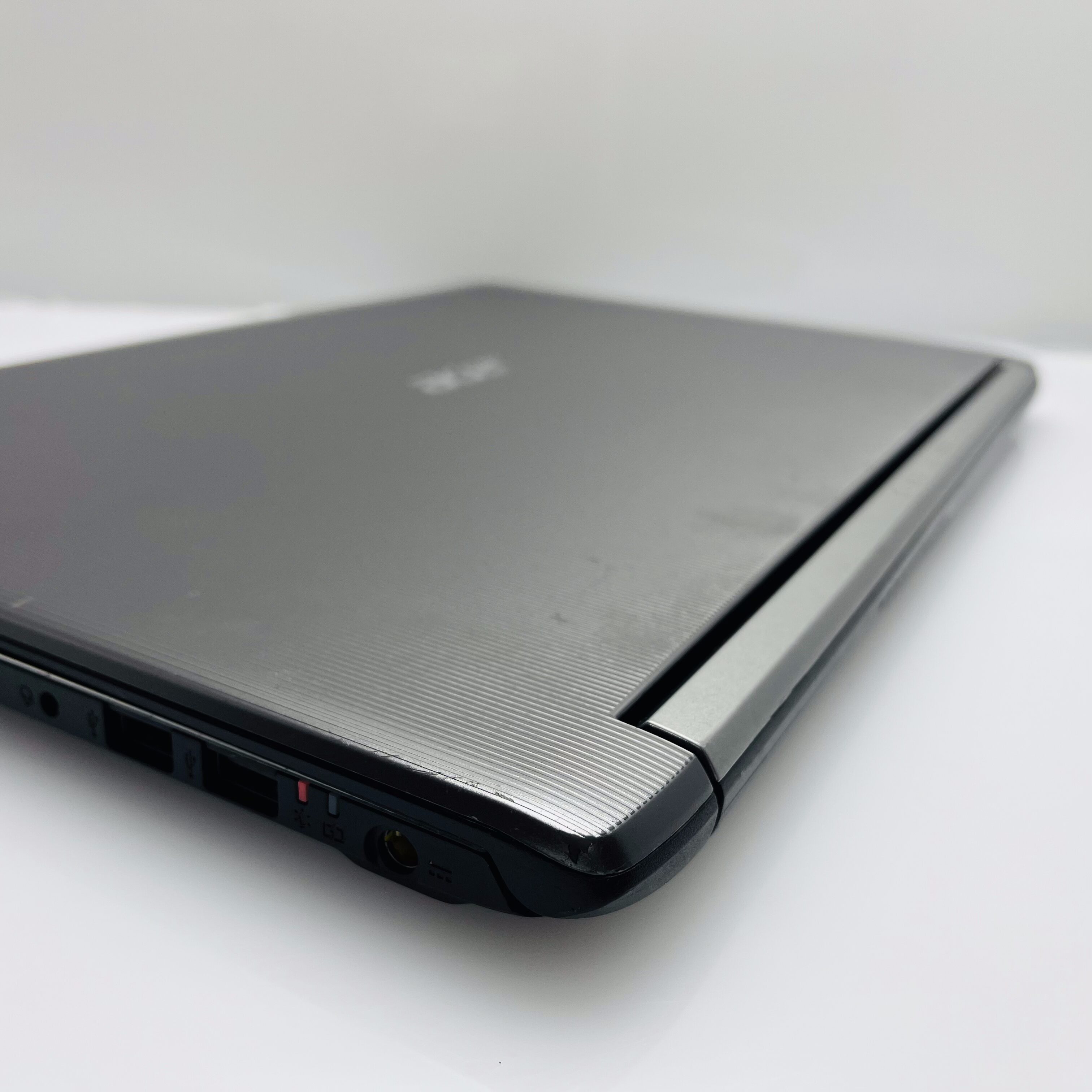 Acer Aspire A515-51 8th Gen "Core i7" 1.80GHz 8GB RAM 500GB SSD Grey - Minor Bright Spots And Cracked Casing - Image 8