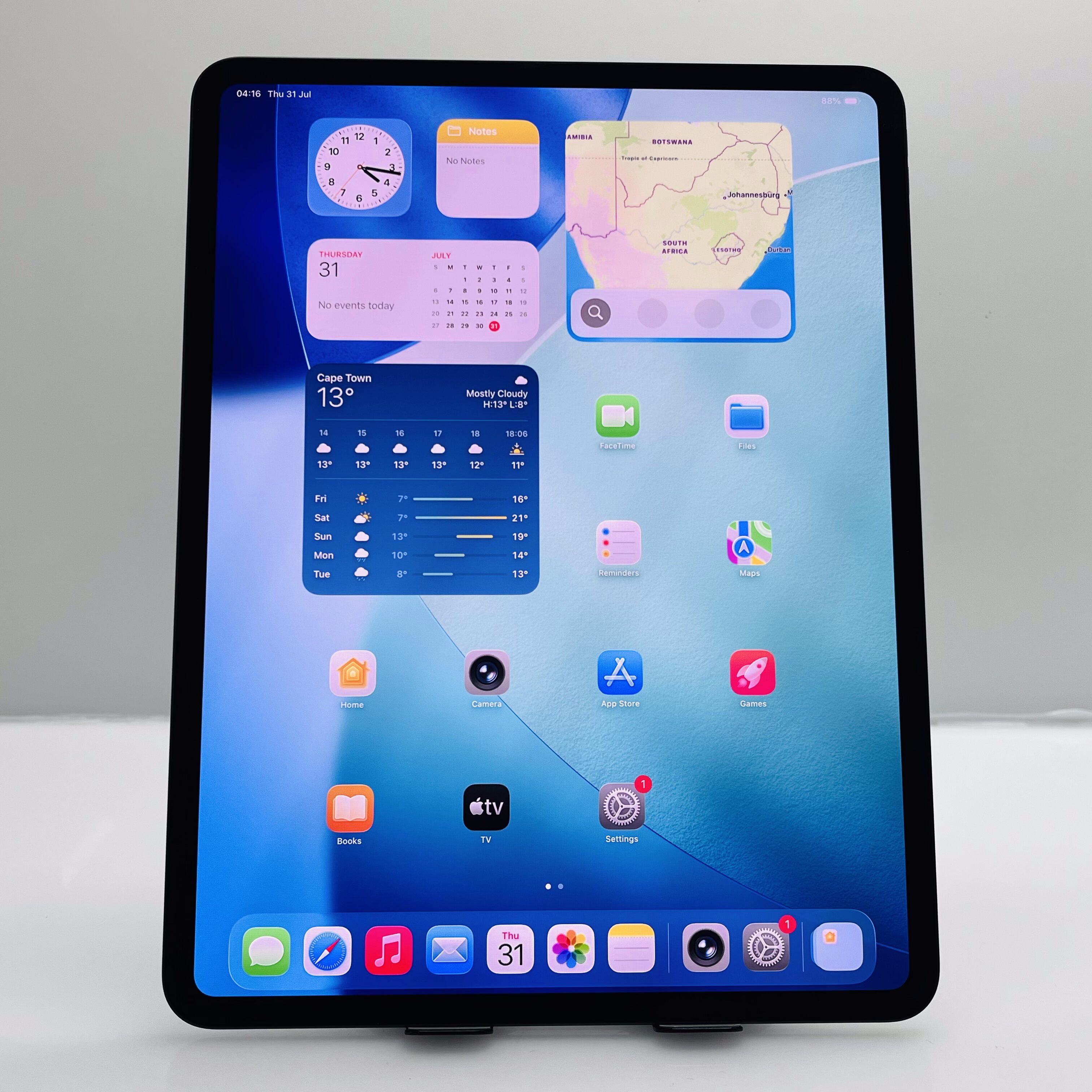 Apple iPad Pro 13″ M4 256GB (WiFi-Only) Space Black (12 Month Warranty) - Mint Condition - Image 2