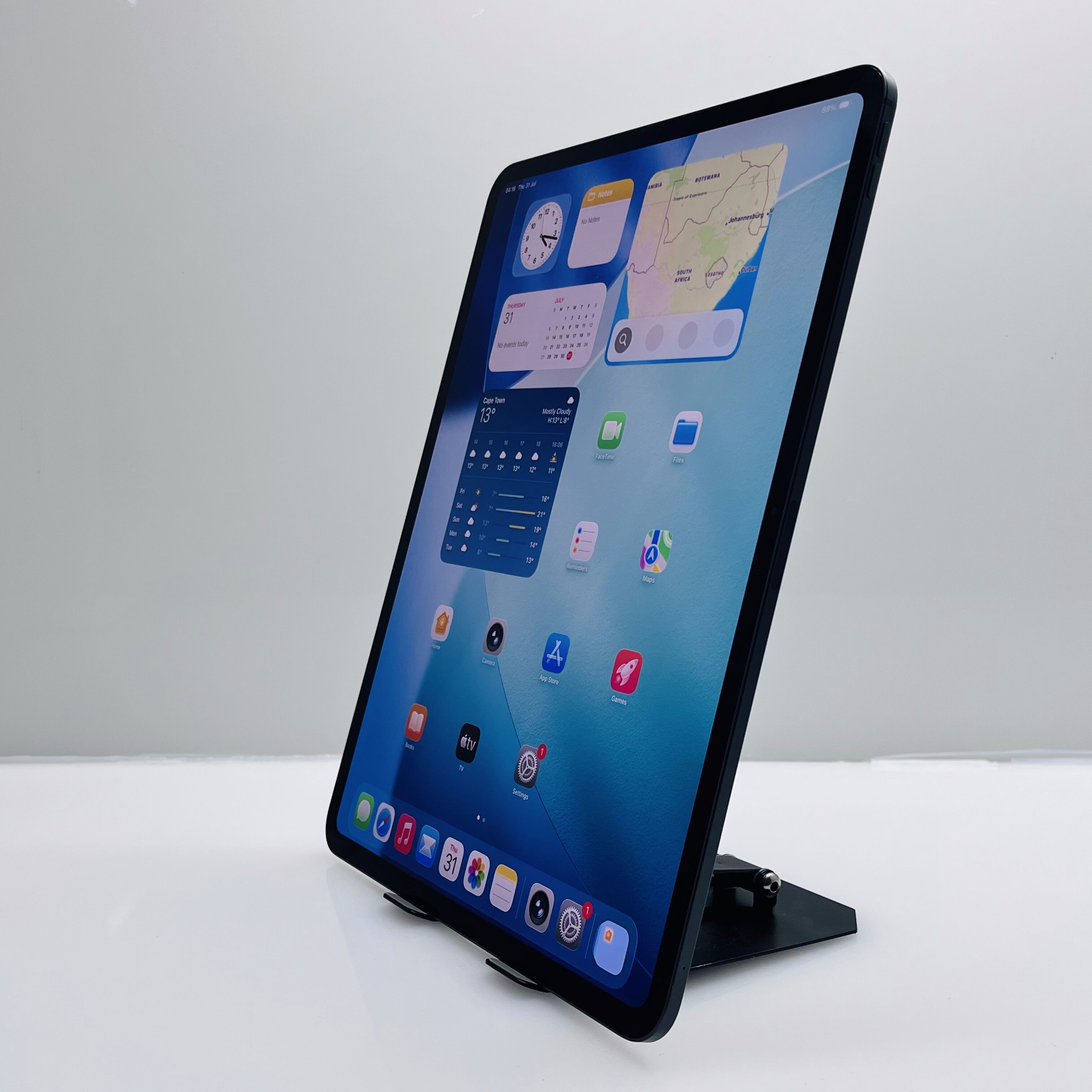 Apple iPad Pro 13″ M4 256GB (WiFi-Only) Space Black (12 Month Warranty) - Mint Condition - Image 4