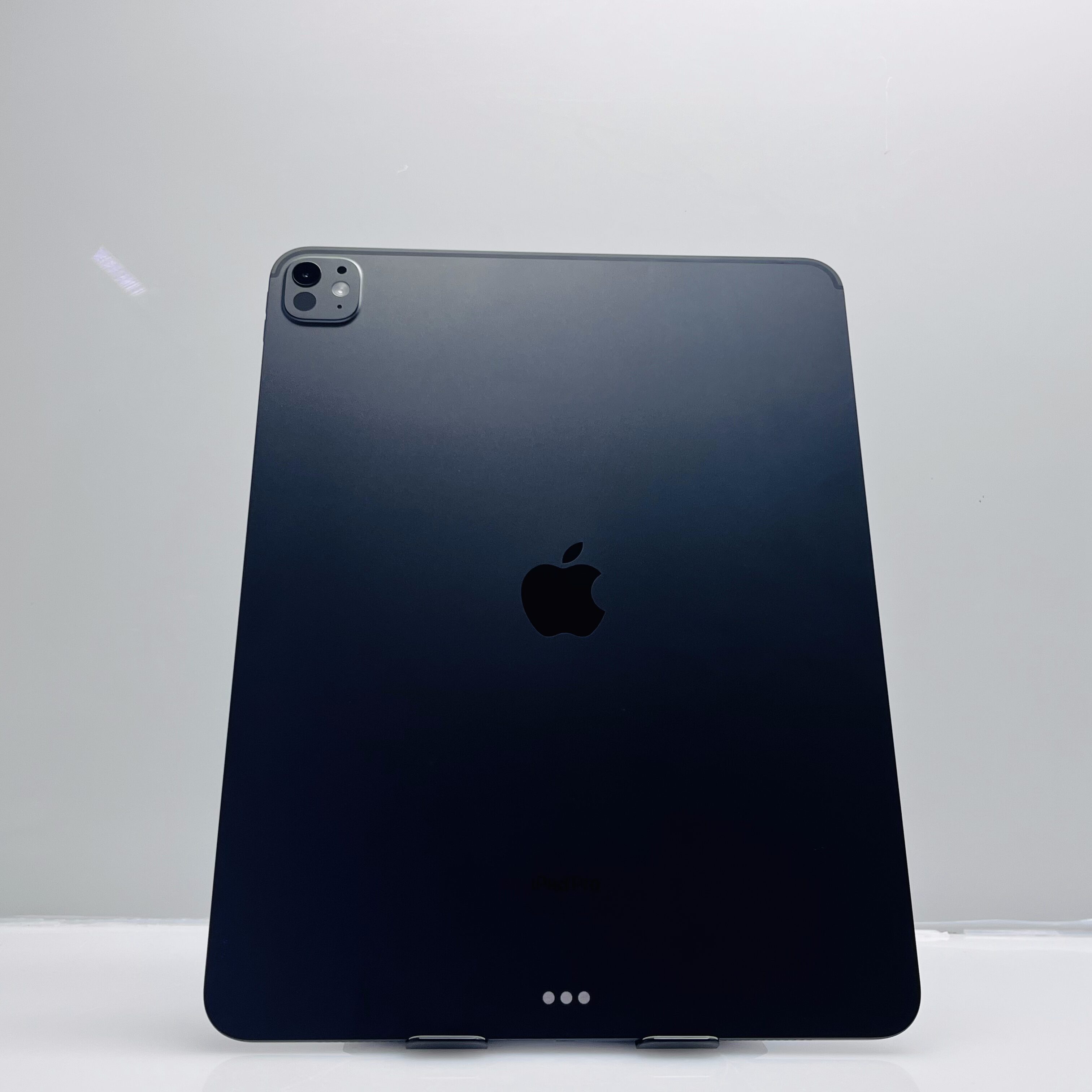 Apple iPad Pro 13″ M4 256GB (WiFi-Only) Space Black (12 Month Warranty) - Mint Condition - Image 7
