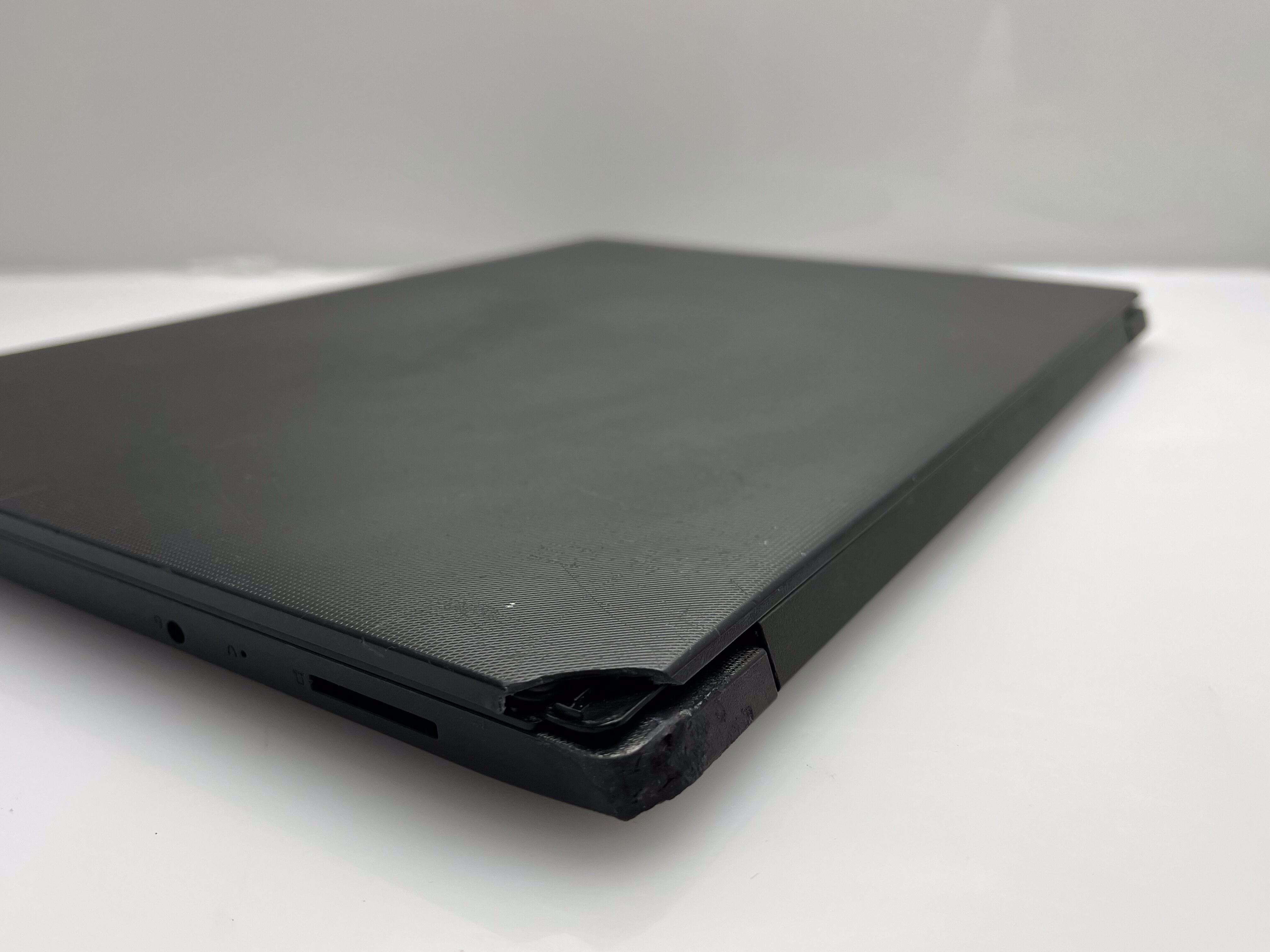 Lenovo IdeaPad 3 15ITL05 11th Gen 8GB RAM 512GB SSD NVMe Black - Bright Spots And Damaged Casing - Image 7