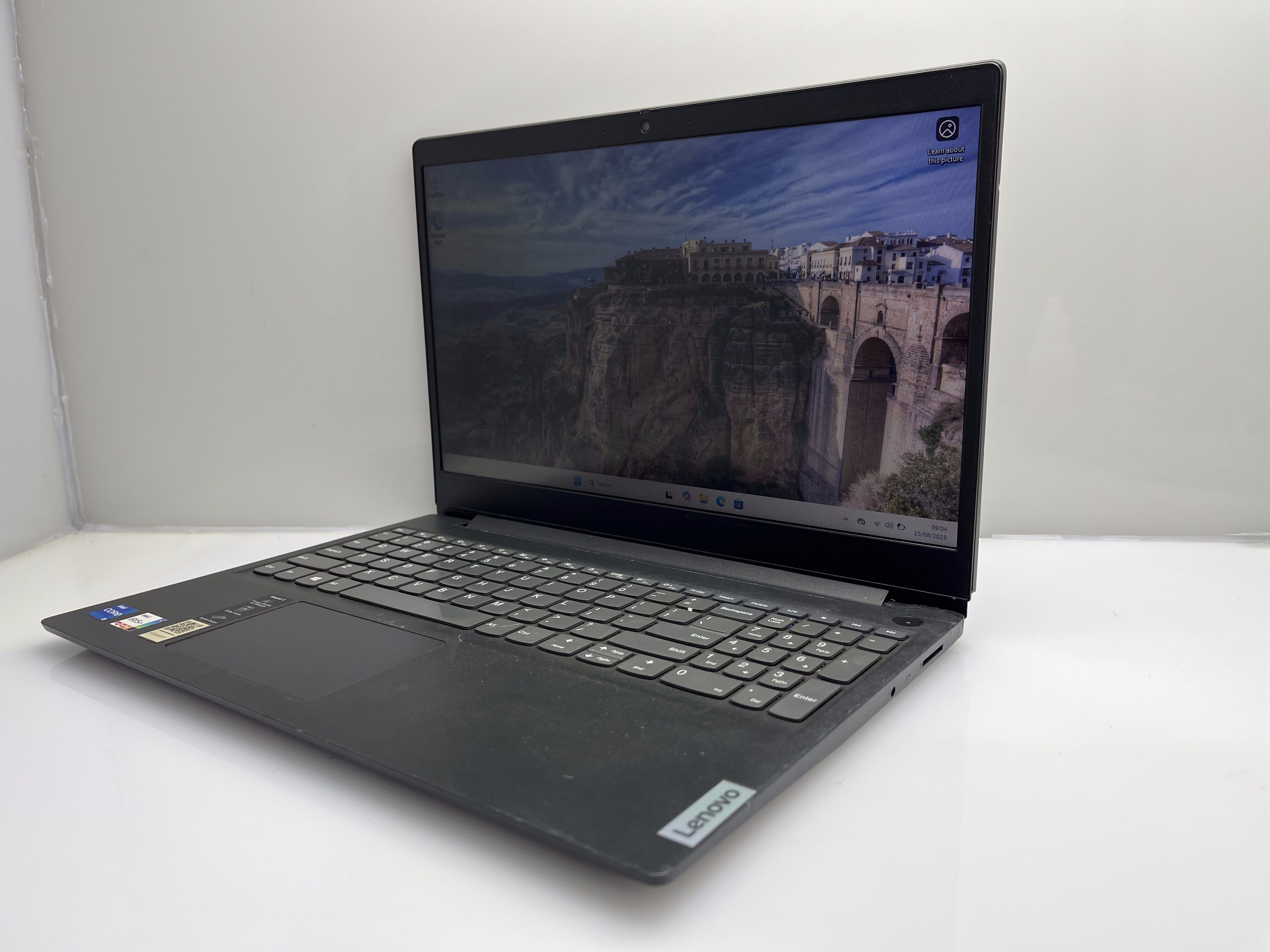 Lenovo IdeaPad 3 15ITL05 11th Gen 8GB RAM 512GB SSD NVMe Black - Bright Spots And Damaged Casing - Image 4