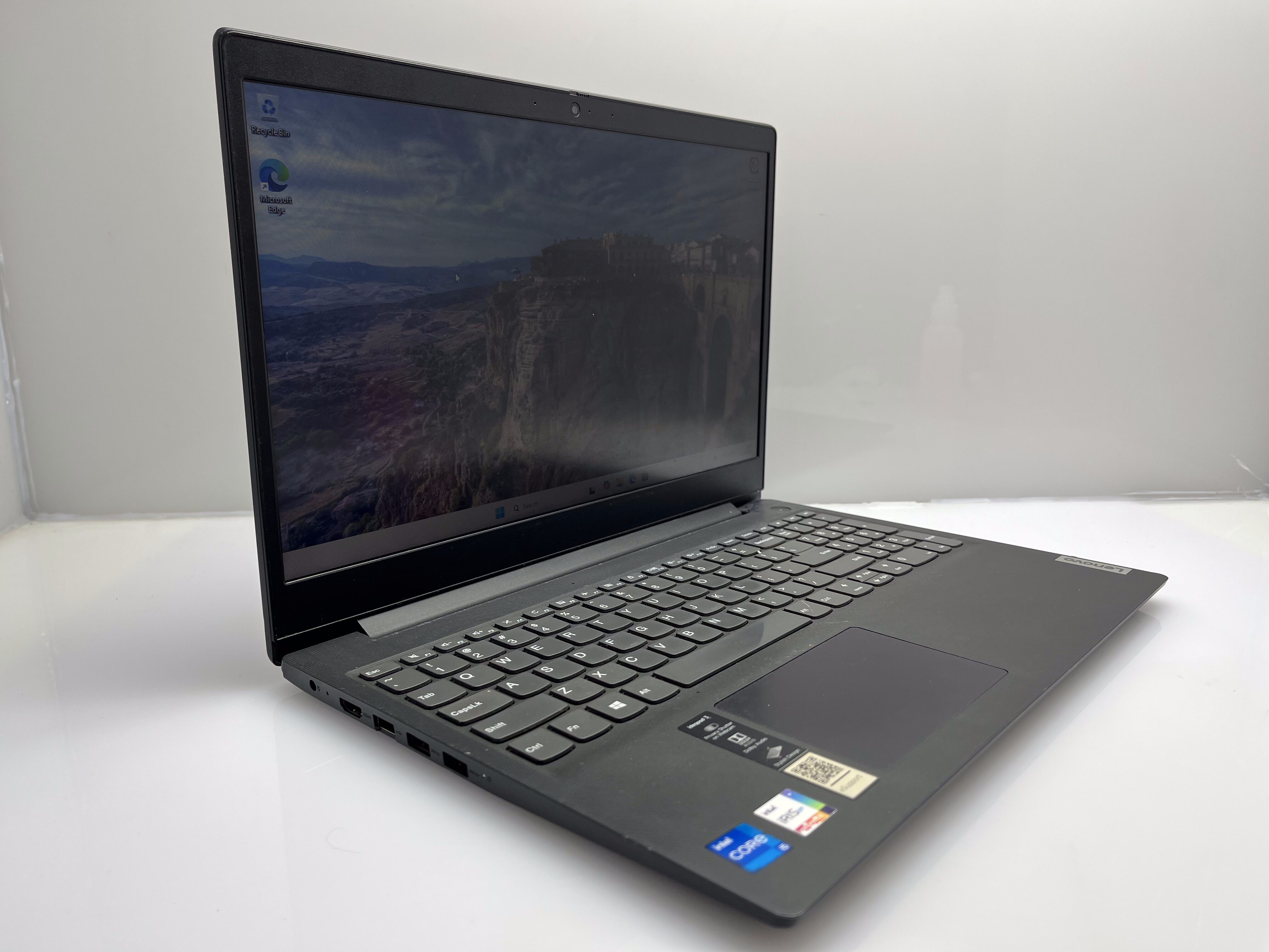 Lenovo IdeaPad 3 15ITL05 11th Gen 8GB RAM 512GB SSD NVMe Black - Bright Spots And Damaged Casing - Image 5