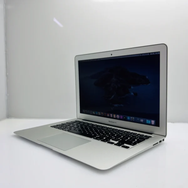 Apple MacBook Air 13-Inch “Core i5” 1.8GHz (2017) 8GB RAM 256GB