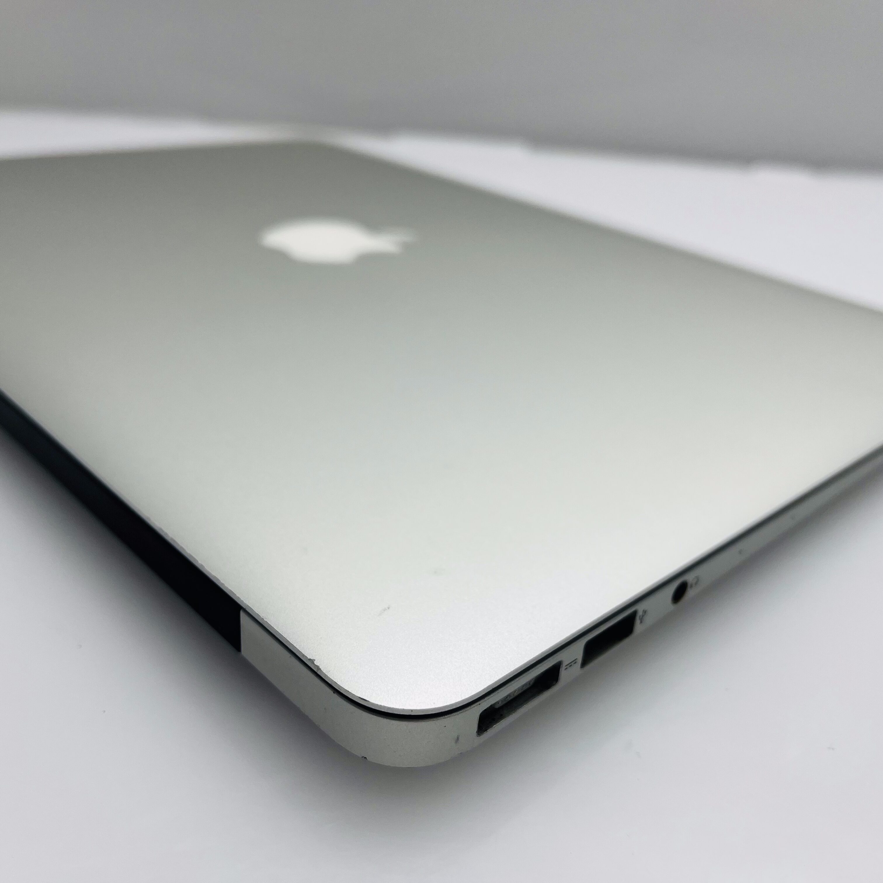 Apple MacBook Air 13-Inch “Core i5” 1.8GHz (2017) 8GB RAM 256GB