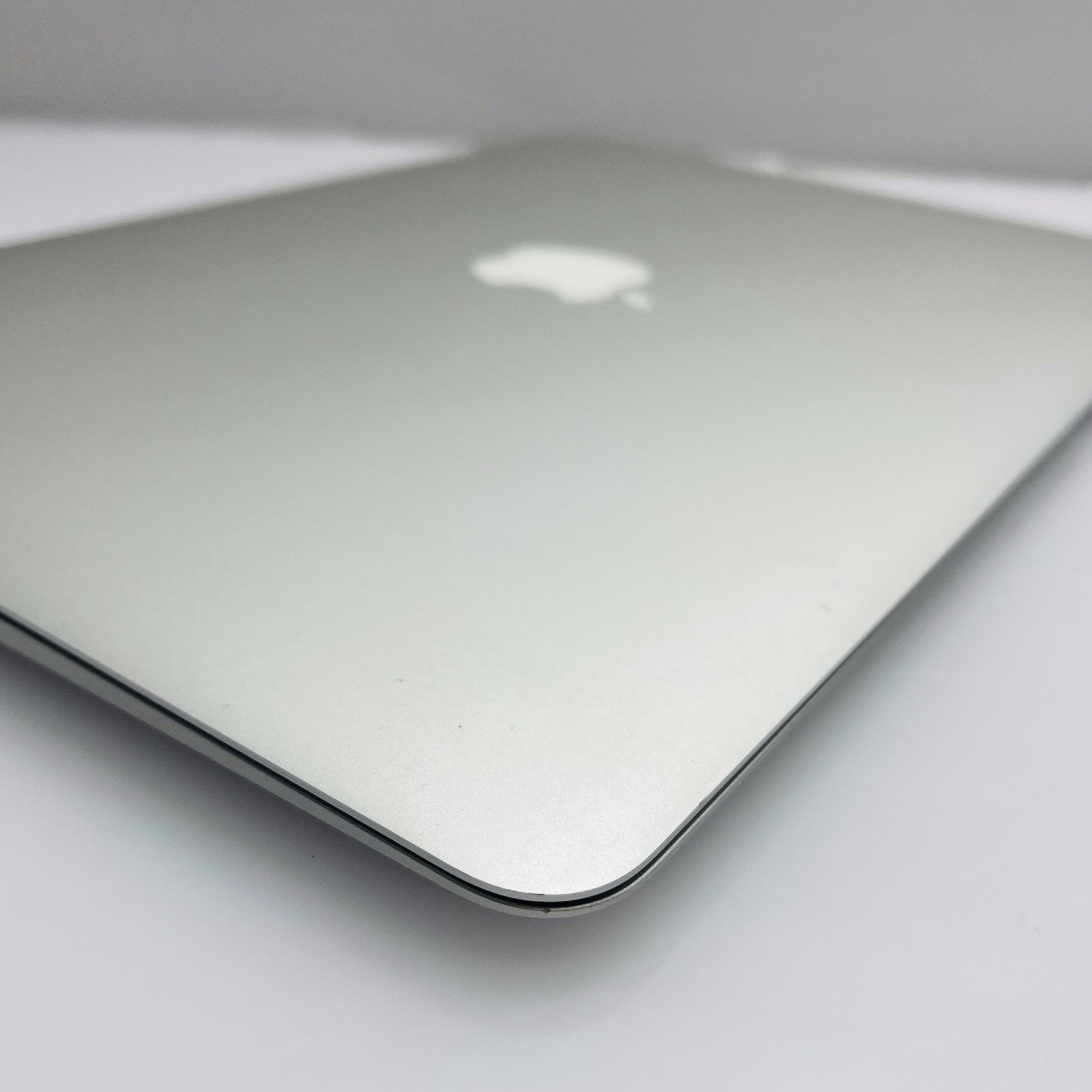Apple MacBook Air 13-Inch “Core i5” 1.8GHz (2017) 8GB RAM 256GB