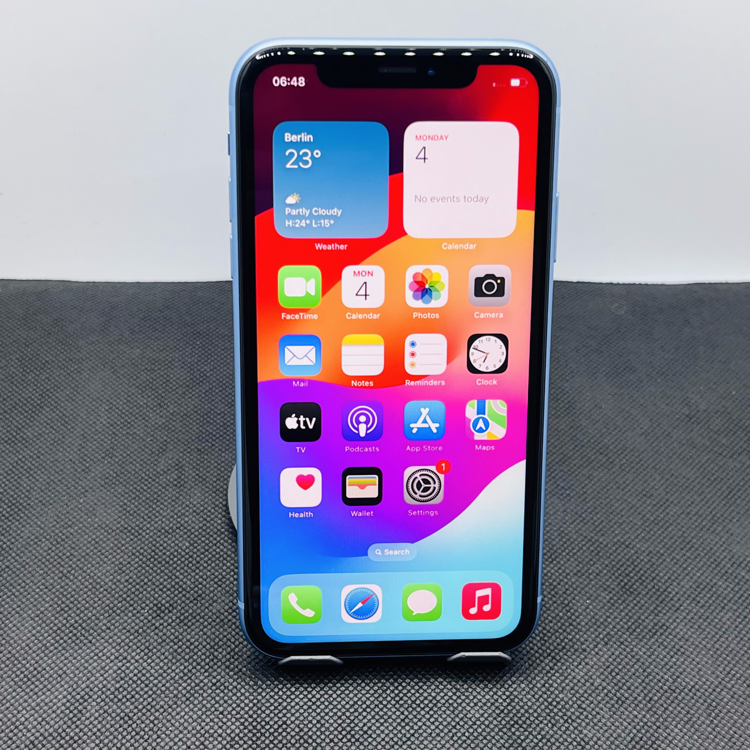 Apple iPhone XR 64GB Blue (3 Month Warranty) - Image 2