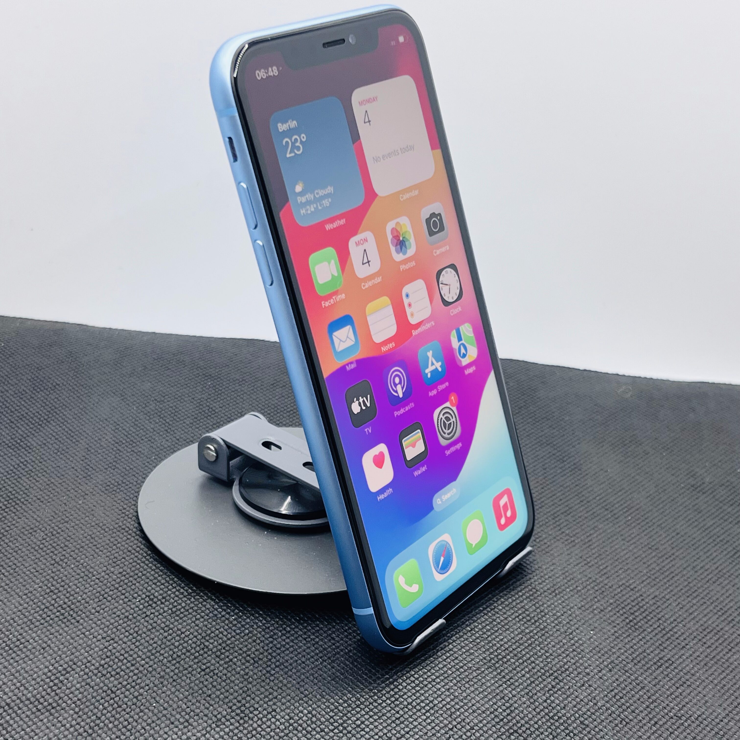 Apple iPhone XR 64GB Blue (3 Month Warranty) - Image 3
