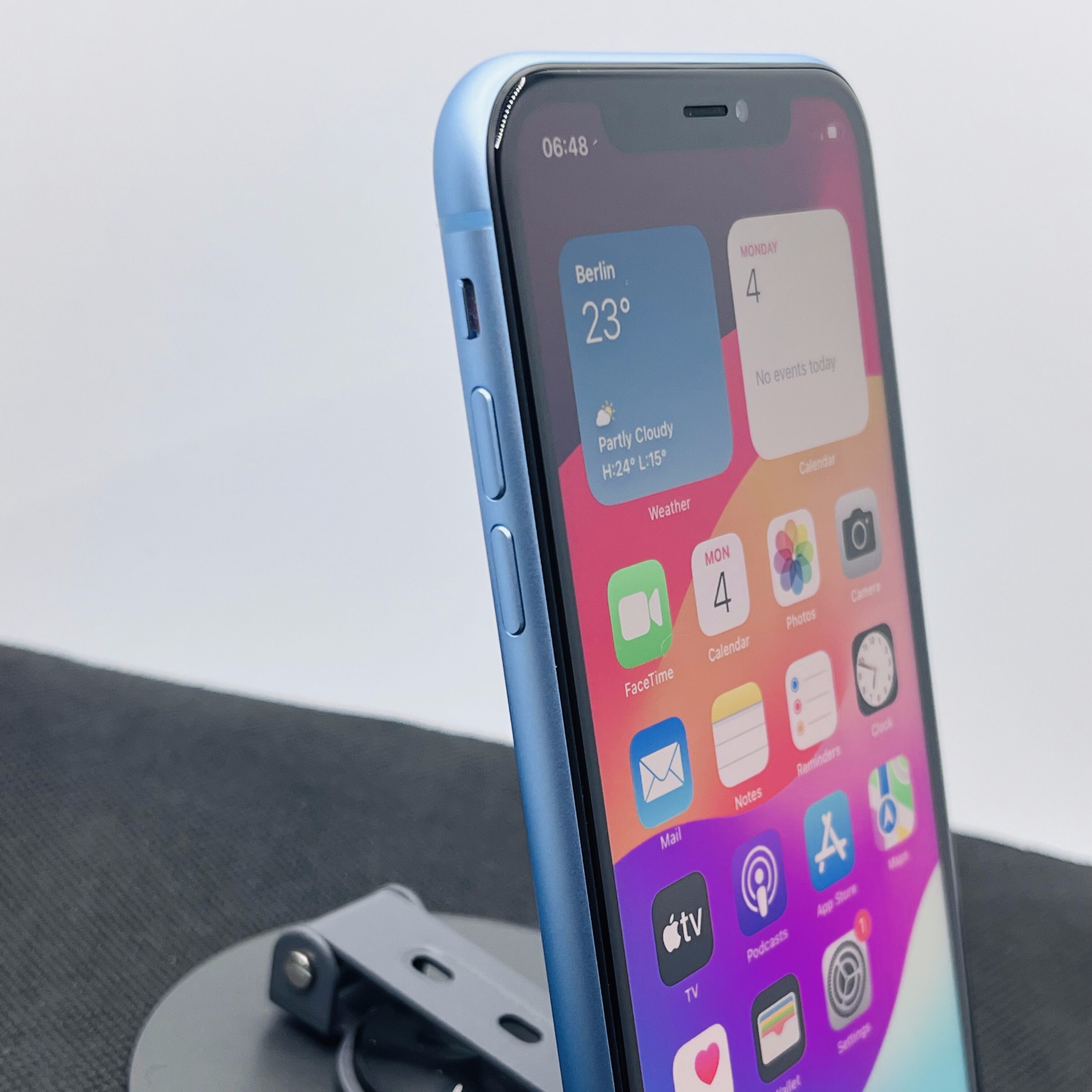 Apple iPhone XR 64GB Blue (3 Month Warranty) - Image 4