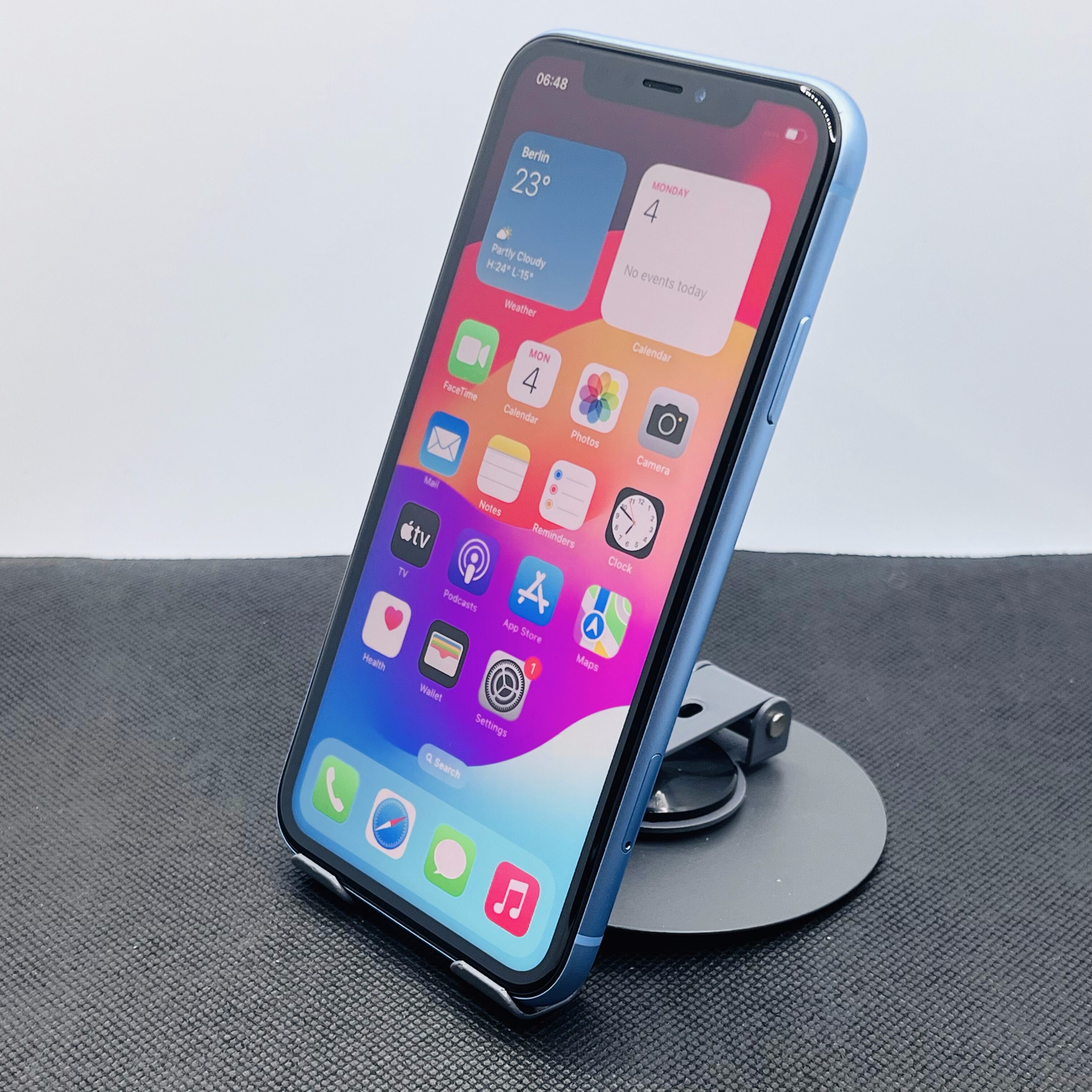 Apple iPhone XR 64GB Blue (3 Month Warranty) - Image 5