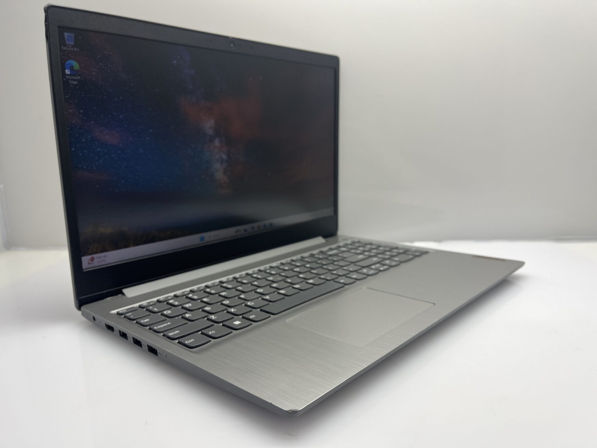 Lenovo IdeaPad 3 15IML05 "Core i3" 8GB RAM 512GB SSD Silver - Image 2