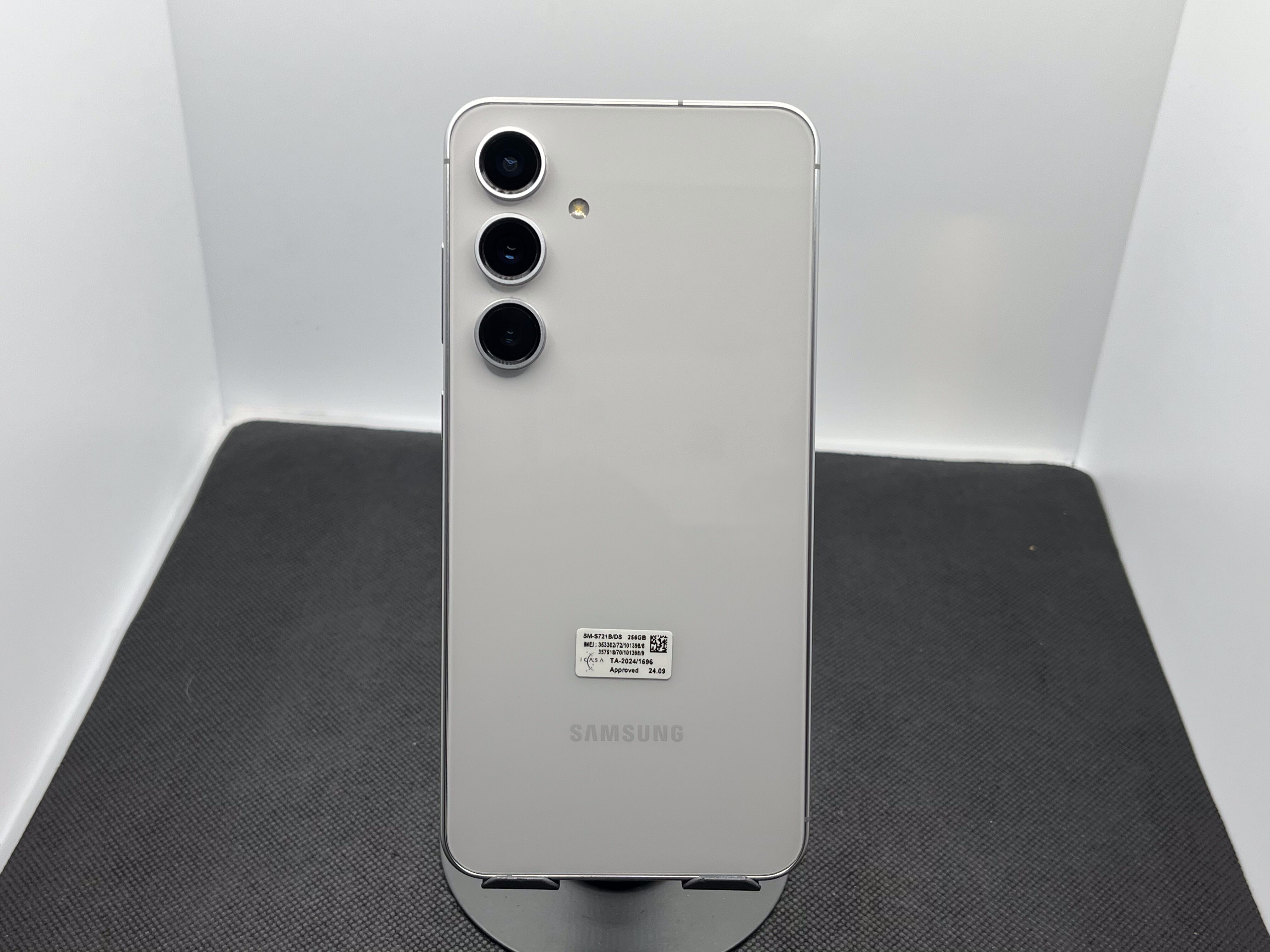 Samsung Galaxy S24 FE 256GB Gray (12 Month Warranty) - Mint Condition - Image 7