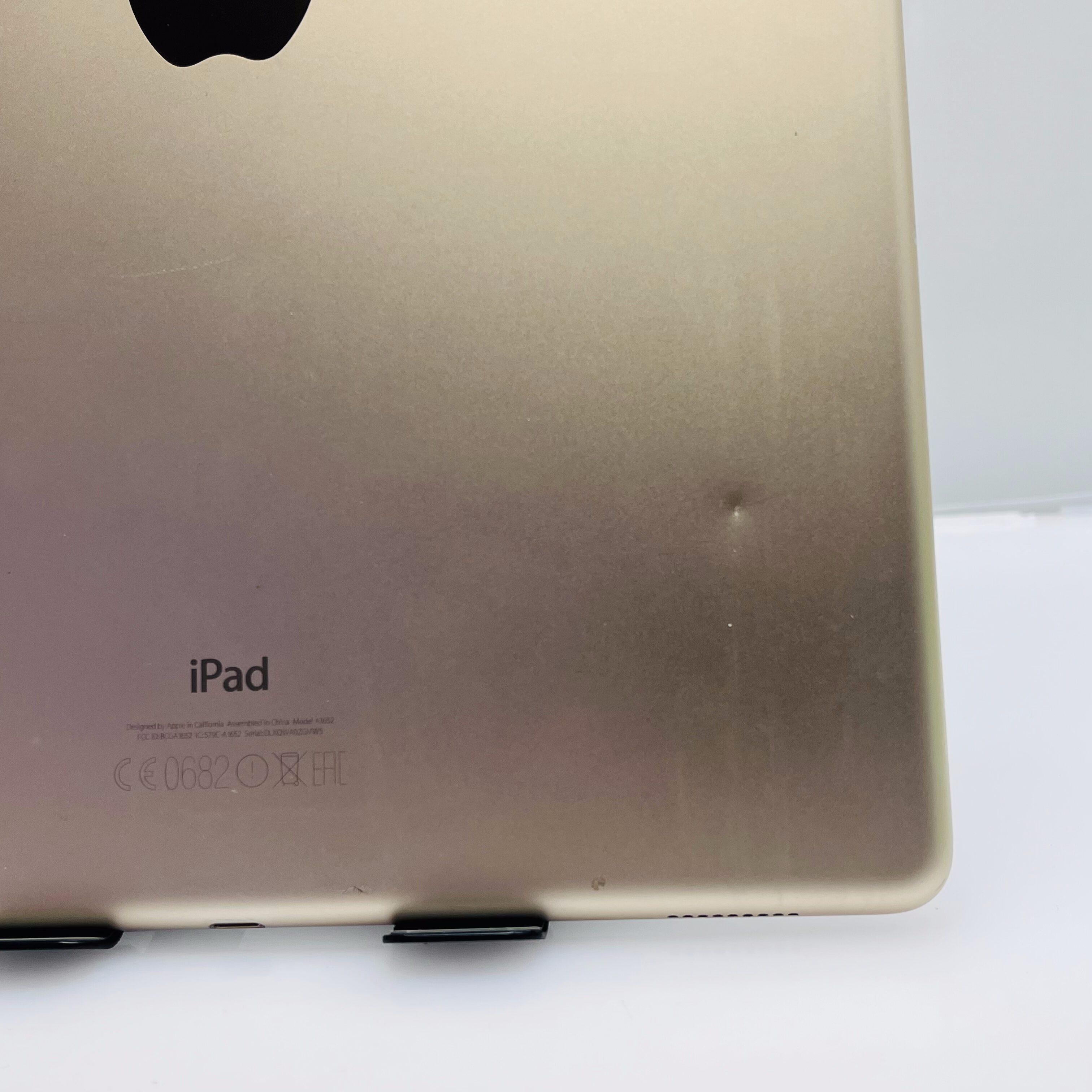 Apple iPad Pro 12.9″ 1st Gen 128GB (Wifi/Cellular) Rose Gold – No