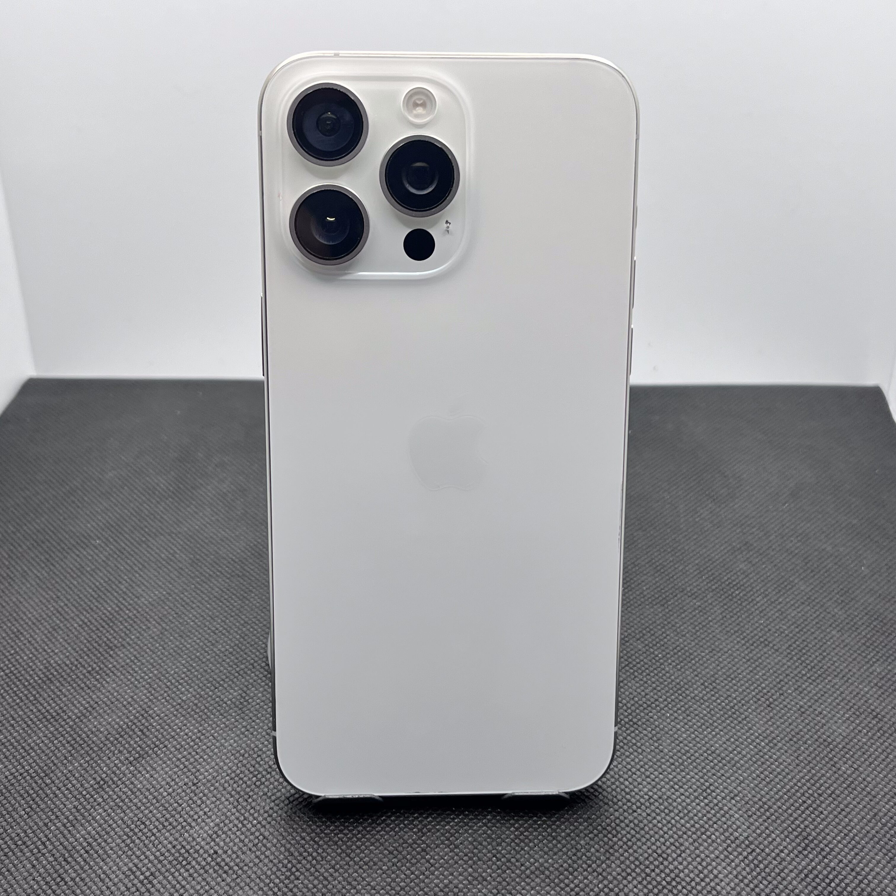 Apple iPhone 15 Pro Max White Titanium (12 Month Warranty) - Image 8
