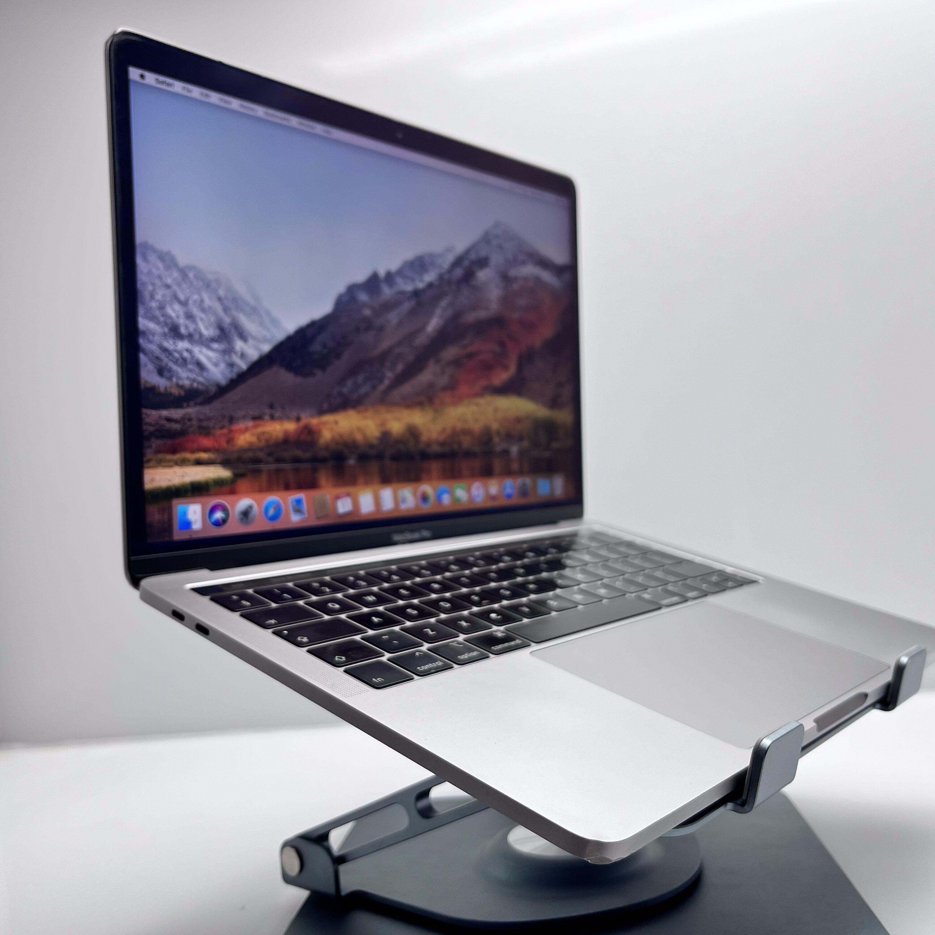 Apple MacBook Pro "Core i5" 13-Inch 8GB RAM 500GB SSD (Touch-bar 2018) Space Grey - Minor Crack - Image 2