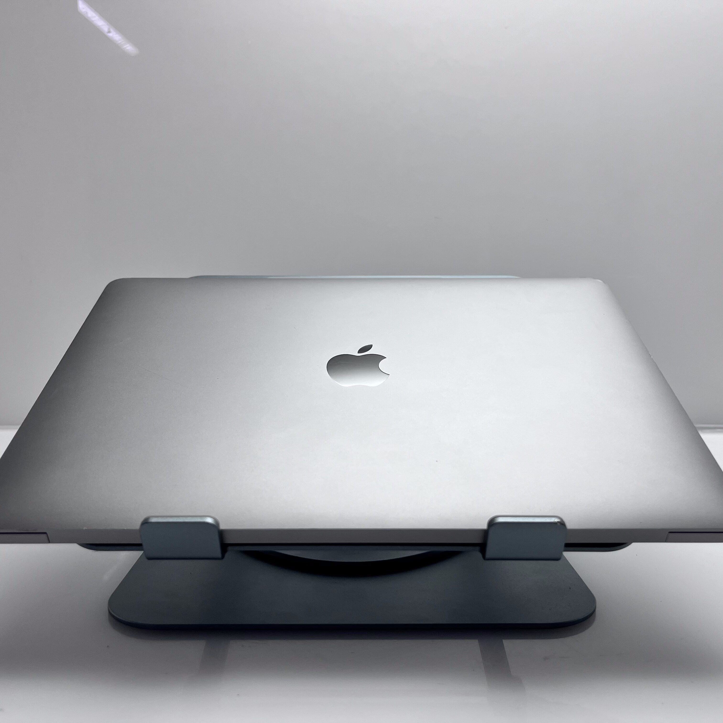 Apple MacBook Pro "Core i5" 13-Inch 8GB RAM 500GB SSD (Touch-bar 2018) Space Grey - Minor Crack - Image 7