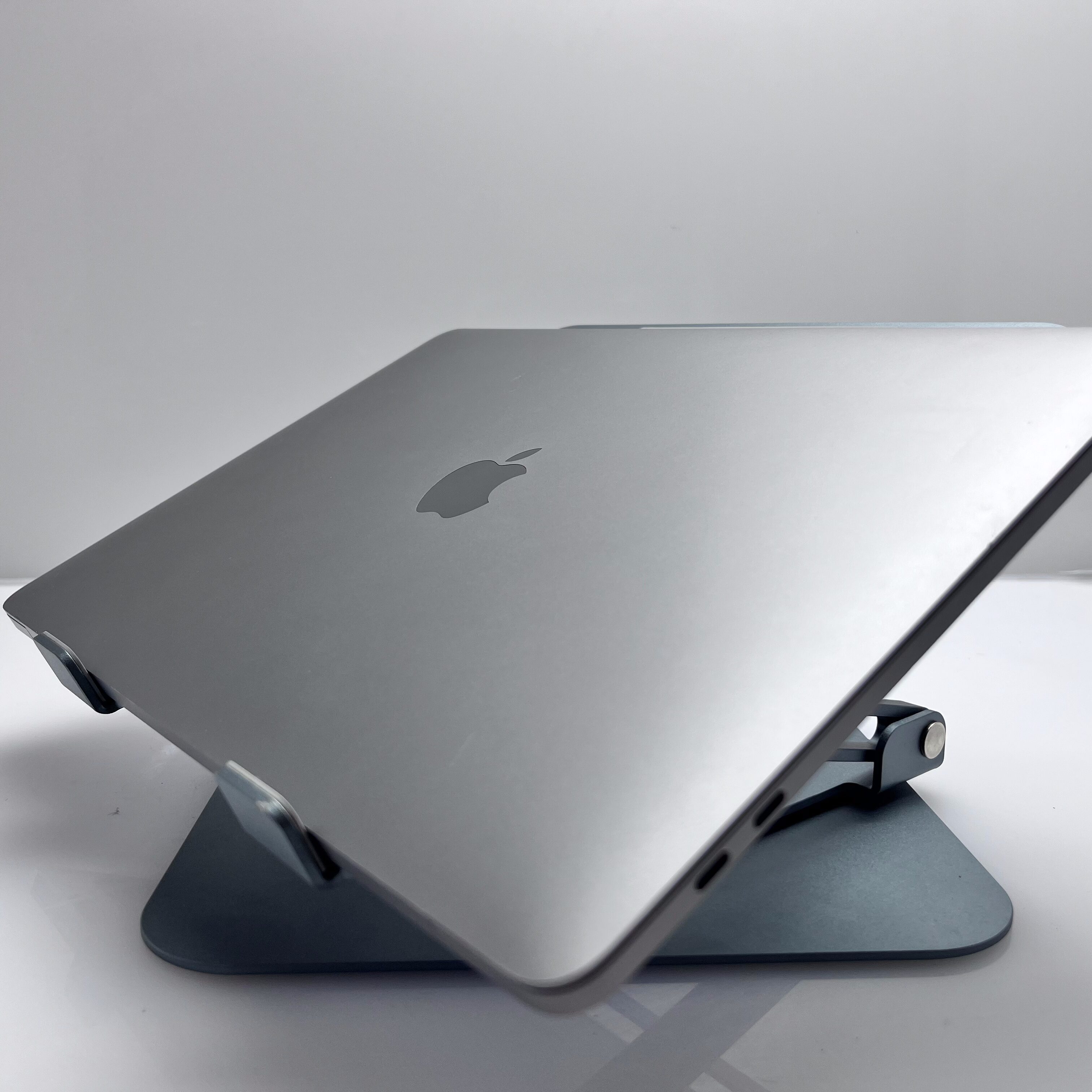 Apple MacBook Pro "Core i5" 13-Inch 8GB RAM 500GB SSD (Touch-bar 2018) Space Grey - Minor Crack - Image 8