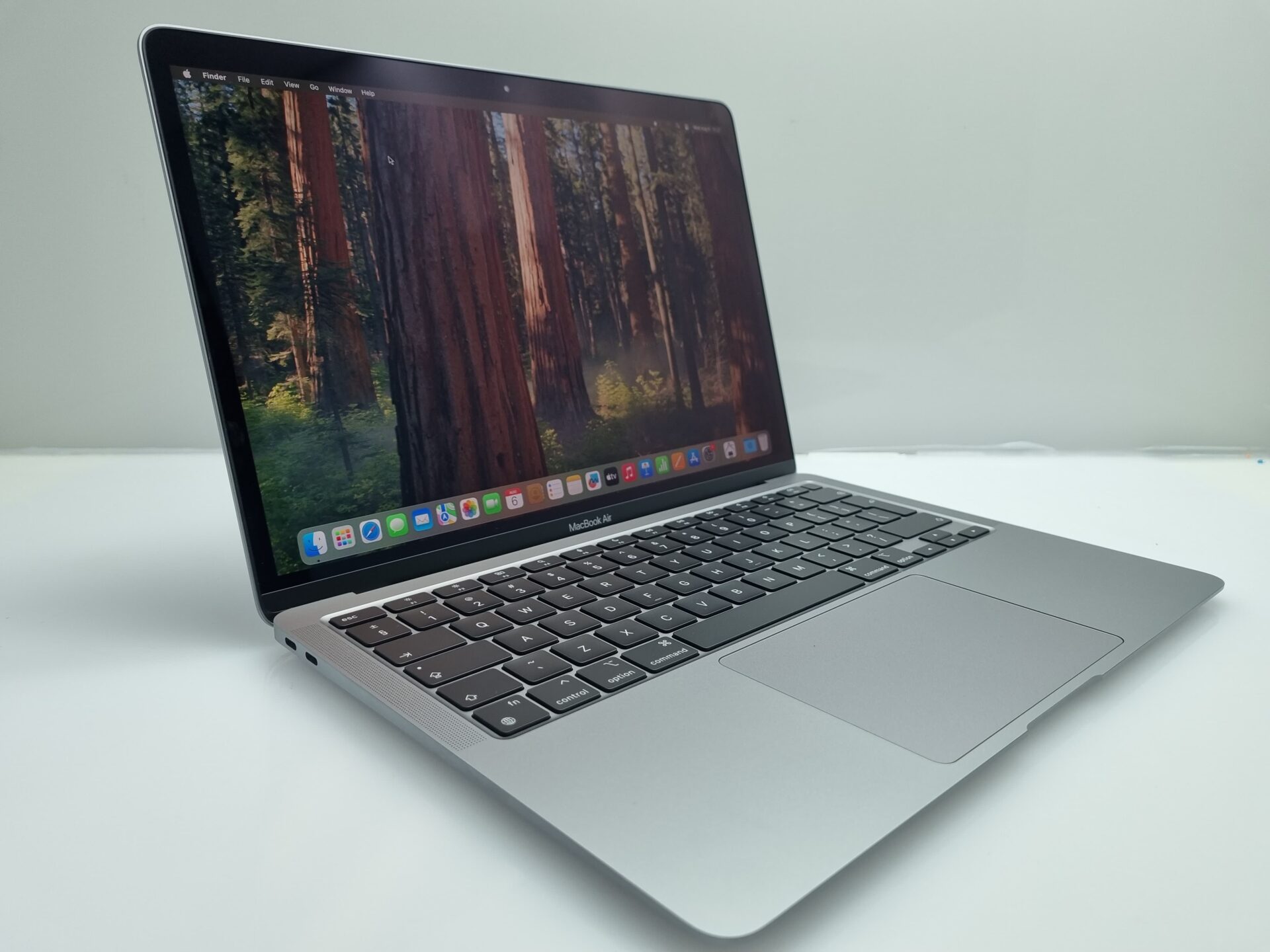 MacBook Air “M1” 13-Inch 8GPU/7CPU (2020) 8GB RAM 256GB SSD Space Gray (12 Month Warranty) - Mint Condition - Image 2