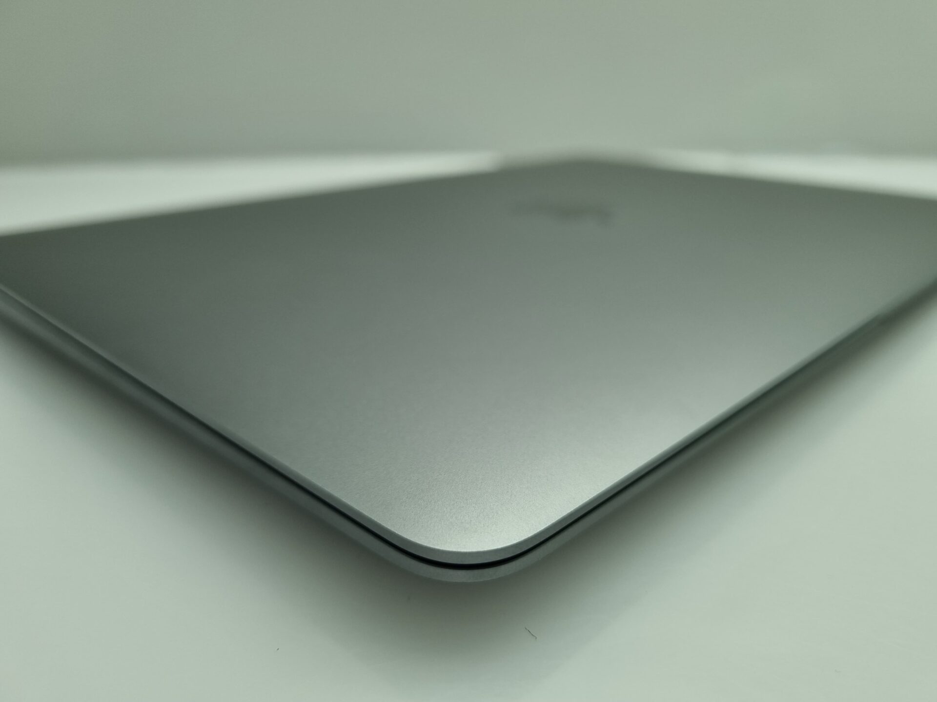 MacBook Air “M1” 13-Inch 8GPU/7CPU (2020) 8GB RAM 256GB SSD Space Gray (12 Month Warranty) - Mint Condition - Image 8